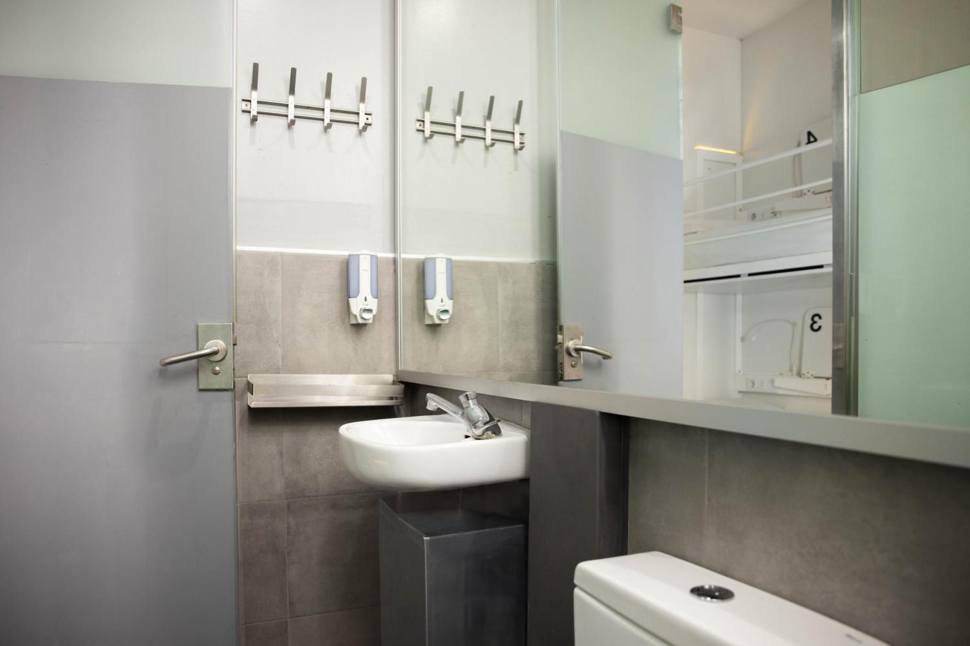Hostel Urbany Bcn Go! *