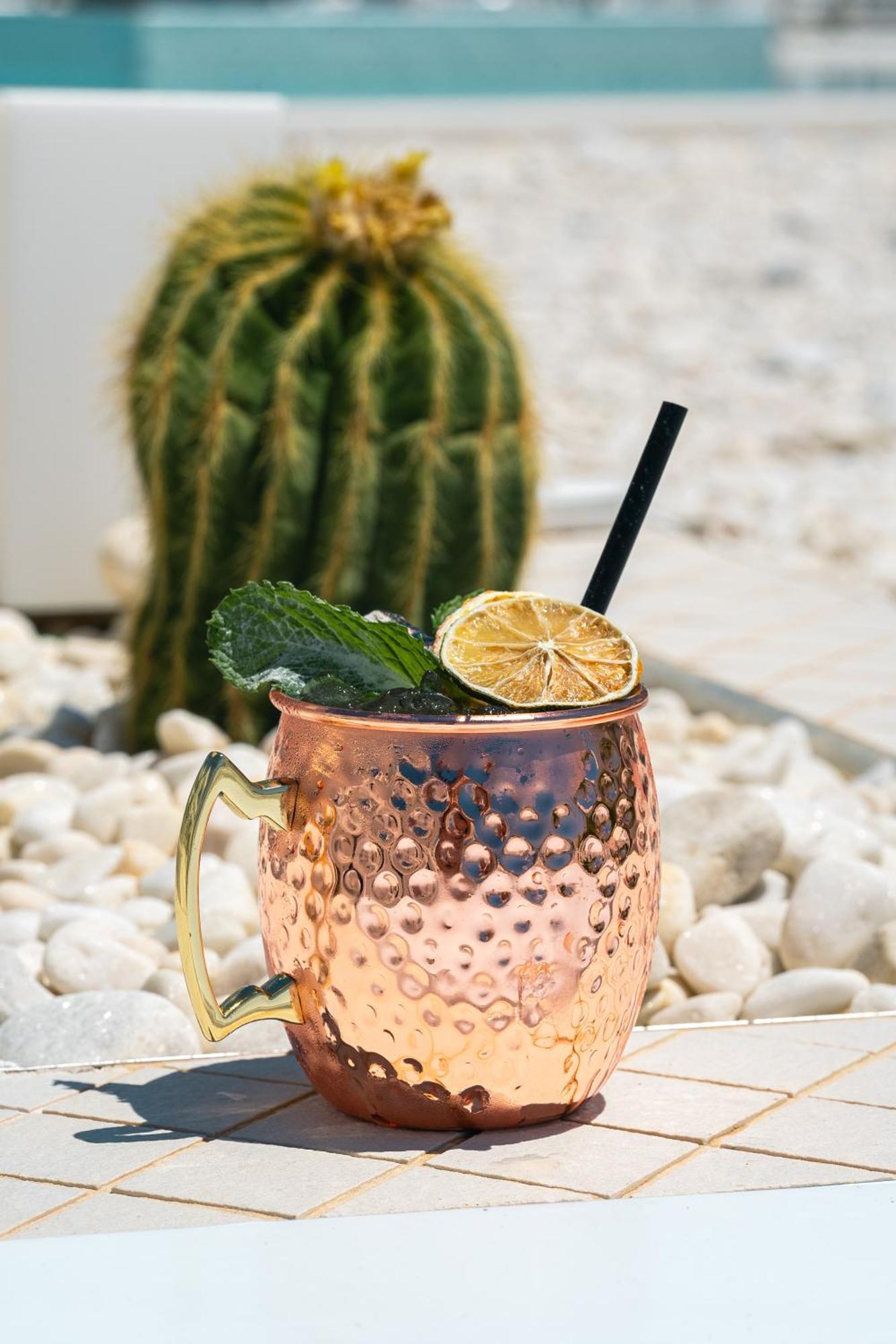 Lani's De Luxe - Adults Only Hotel