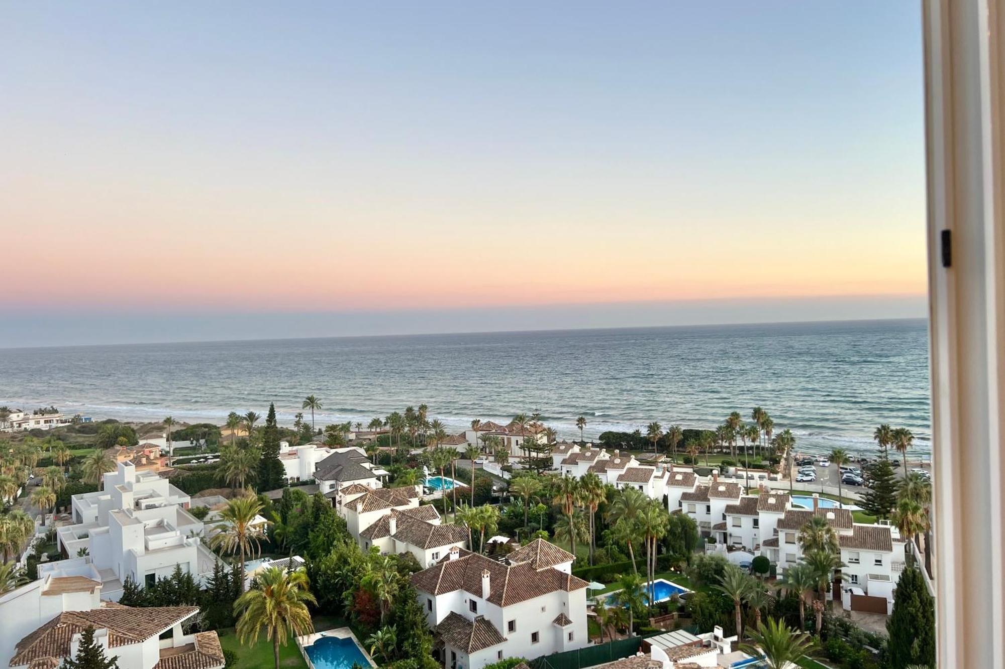 Beachfront - Beachside With Stunning Sea Views Apartment