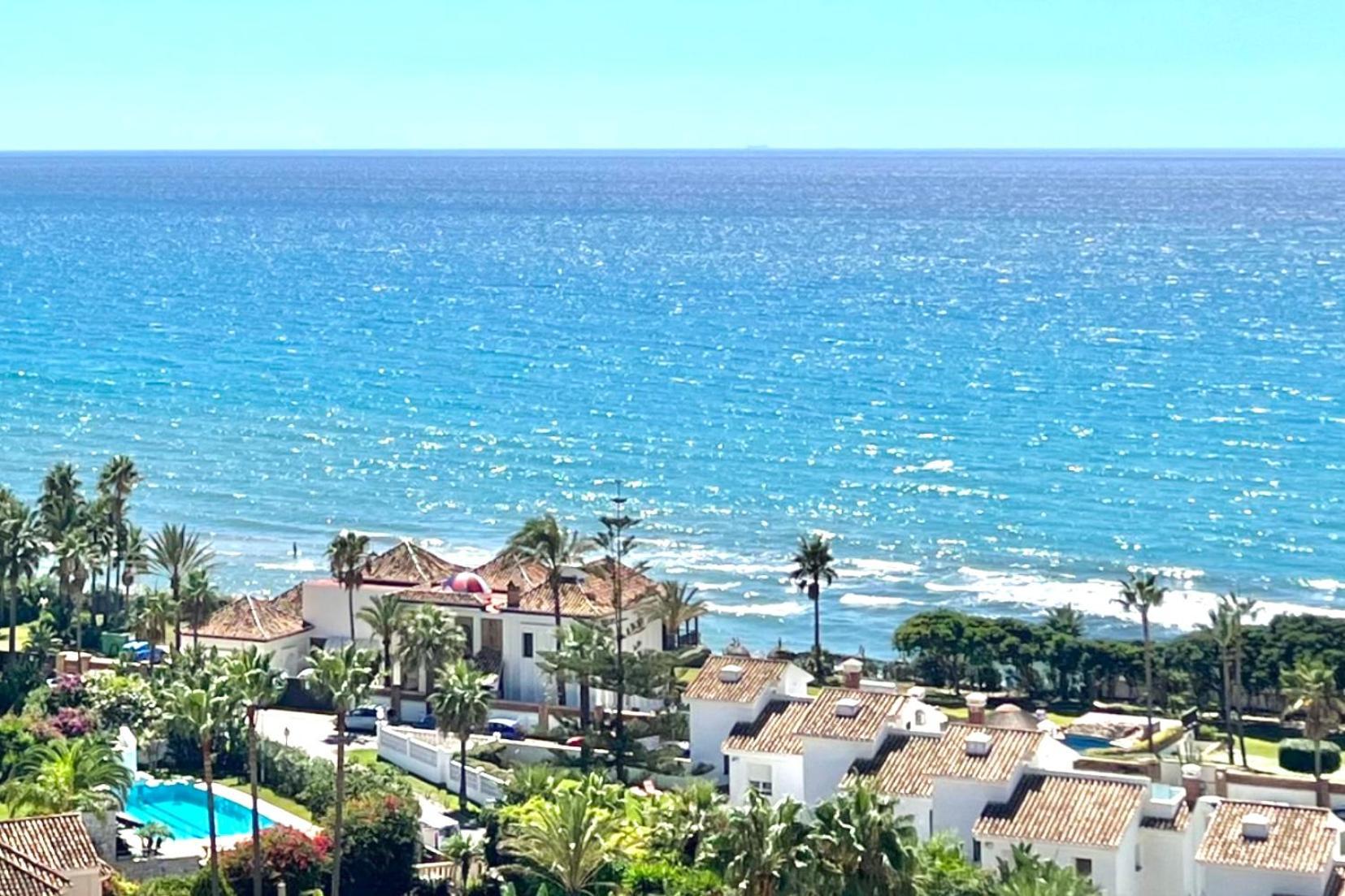 Beachfront - Beachside With Stunning Sea Views