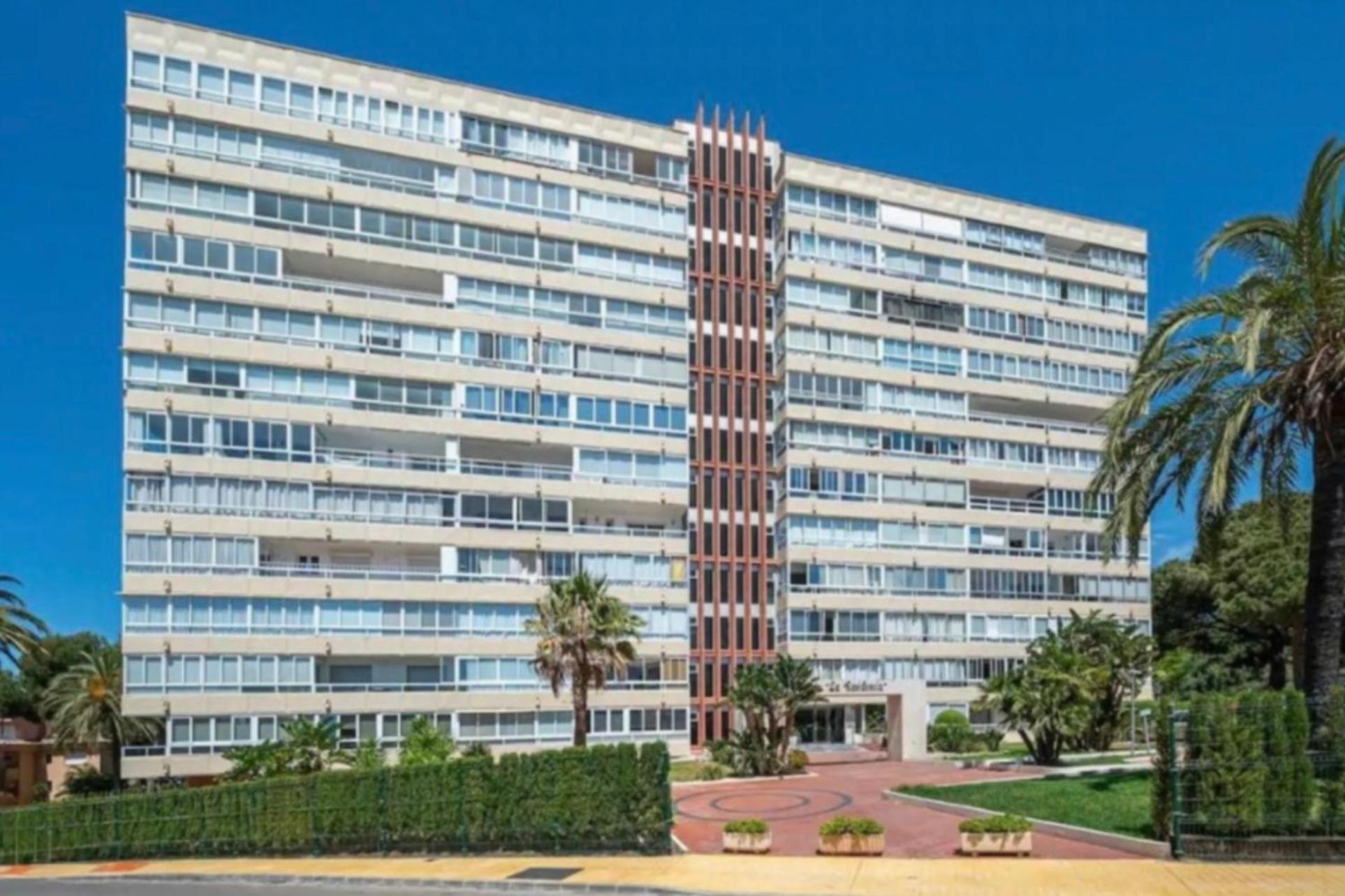 Beachfront - Beachside With Stunning Sea Views