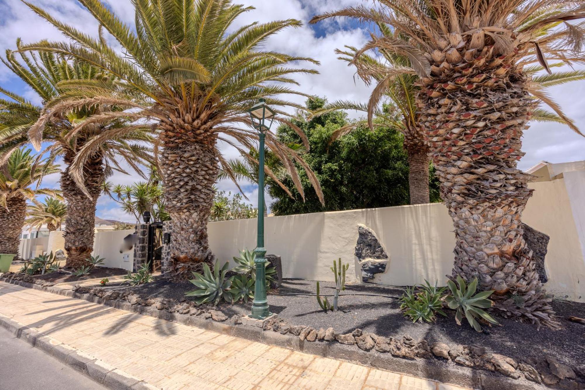 Apartamento Luxury Canarian With Large Pool In Costa Teguise Teguise (Lanzarote)