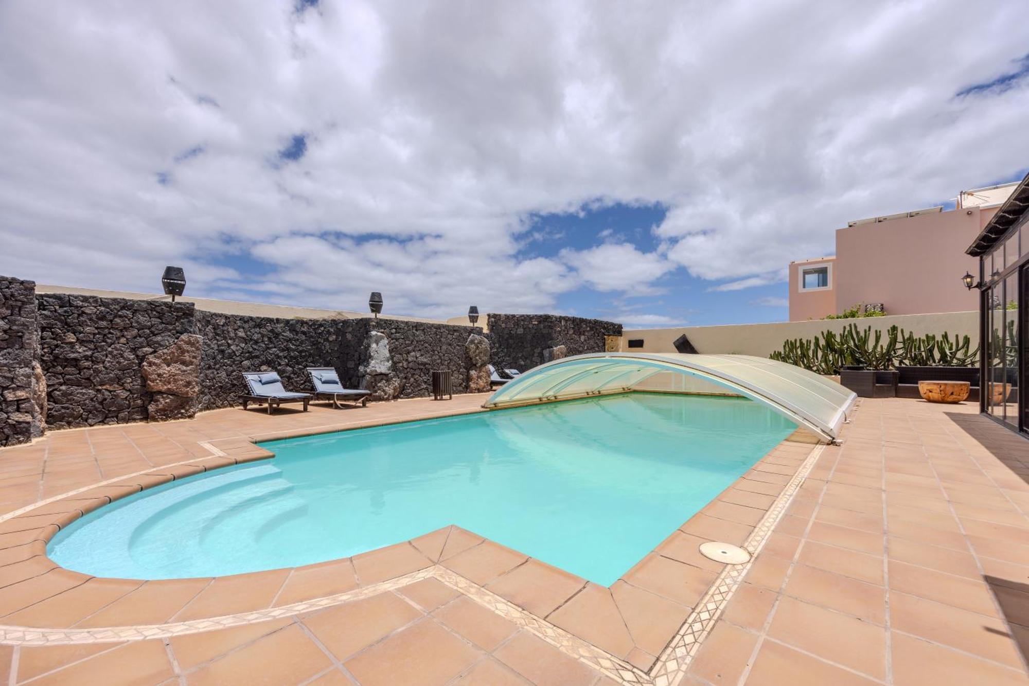 Apartamento Luxury Canarian With Large Pool In Costa Teguise Teguise (Lanzarote)
