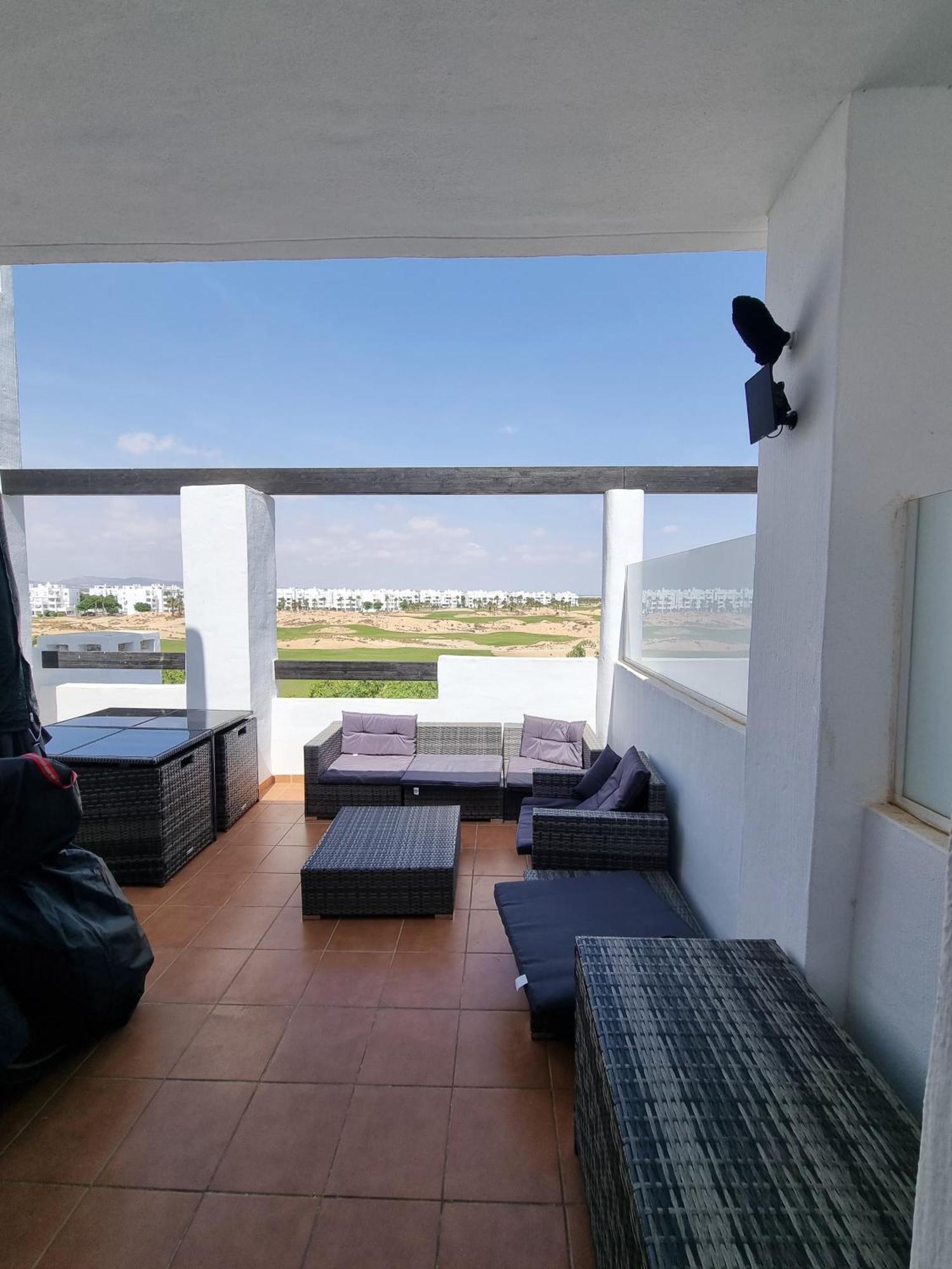 Bonito Penthouse En Campo De Golf Con Piscina