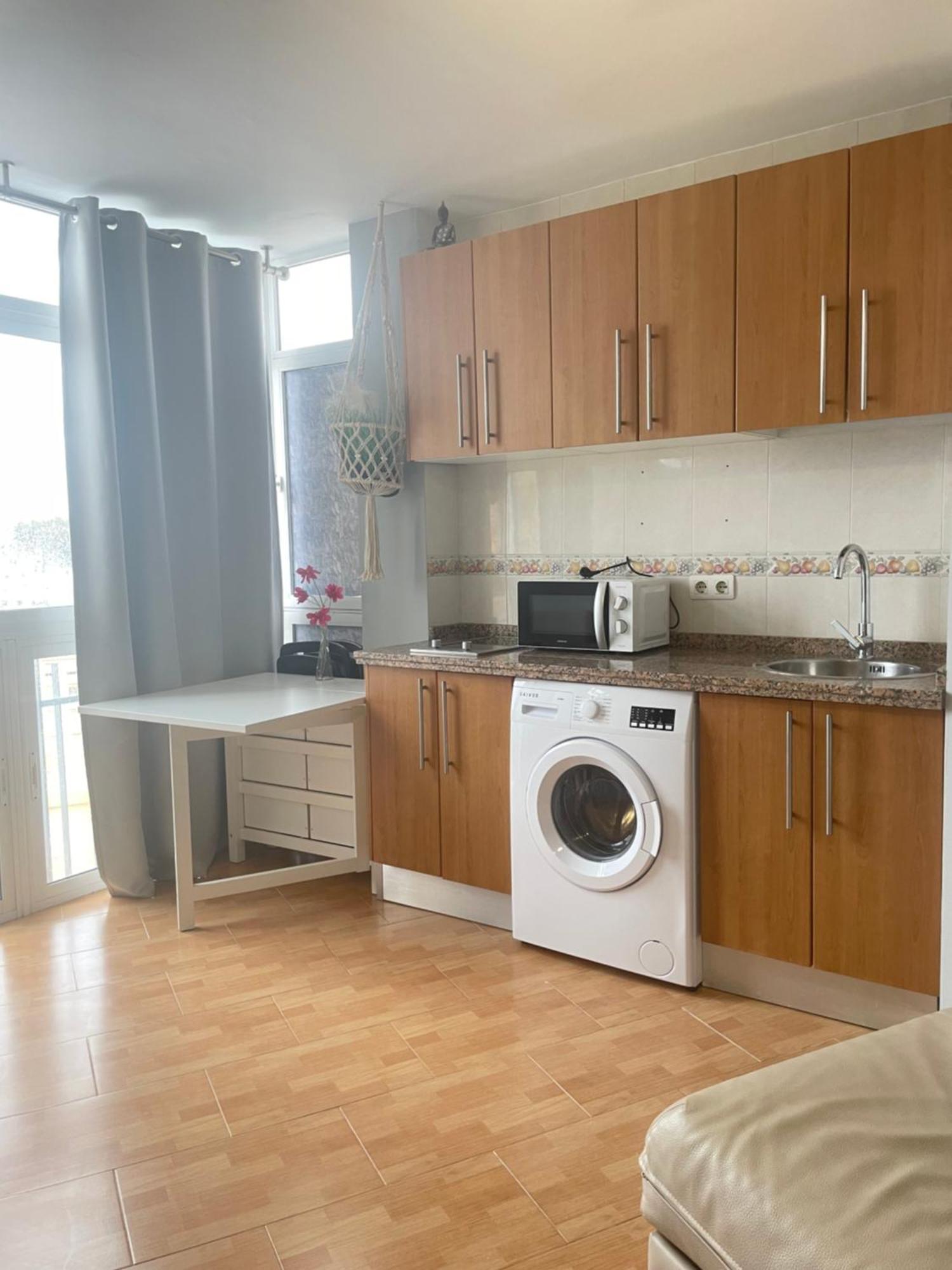 ,apartamento-estudio Primera Linea De Playa Bed & Breakfast Benalmadena