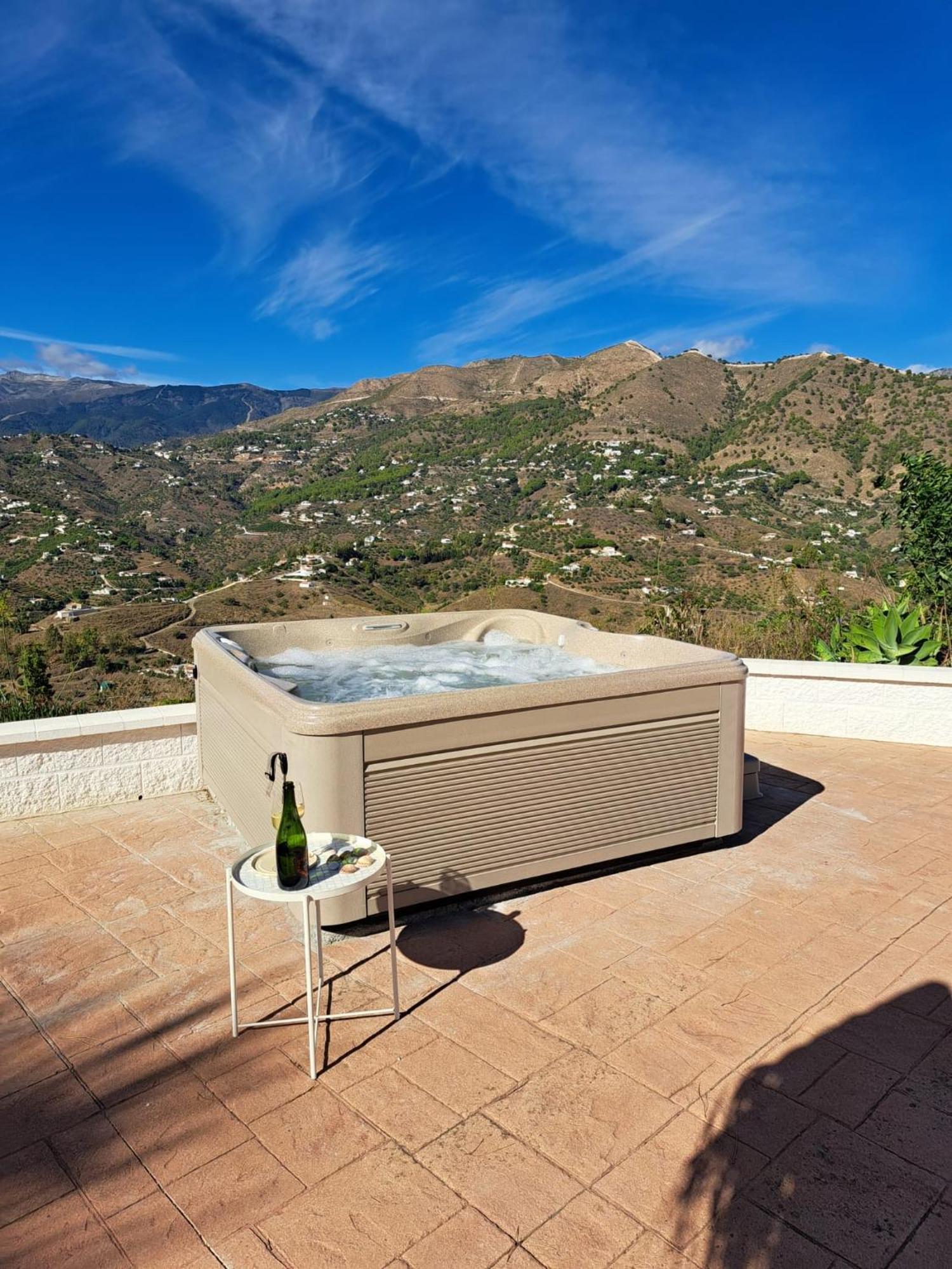Villa Luxury - Breathtaking Views - Hot Tub - 15' To Competa