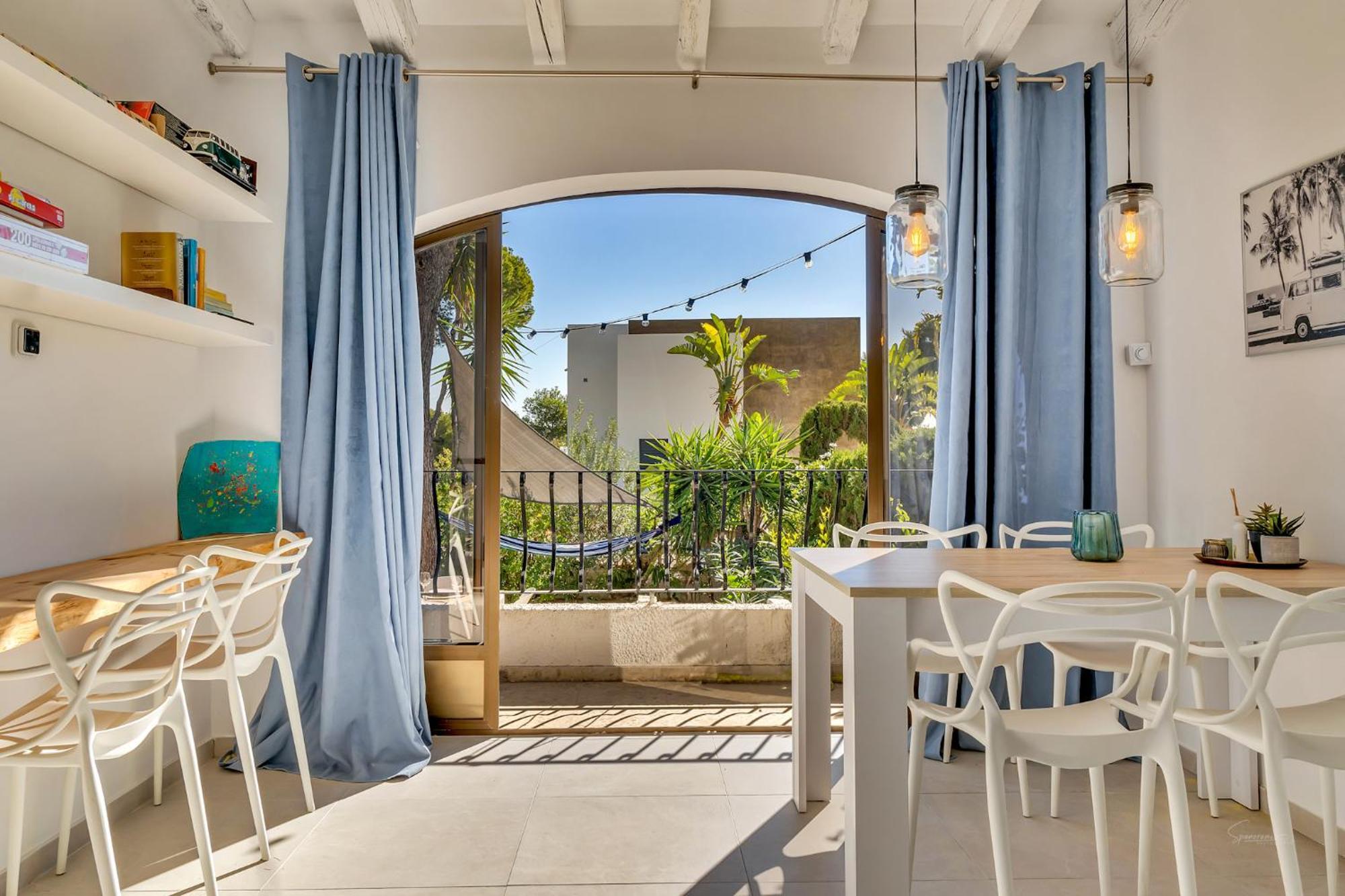 Marquerite Moraira, 5 Minutes From *