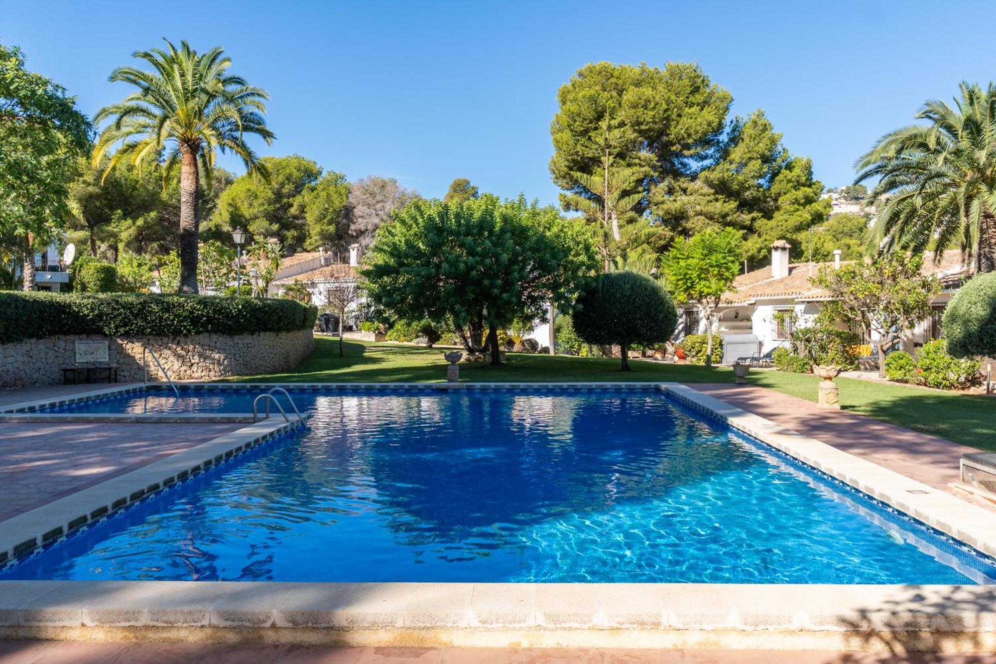 Marquerite Moraira, 5 Minutes From