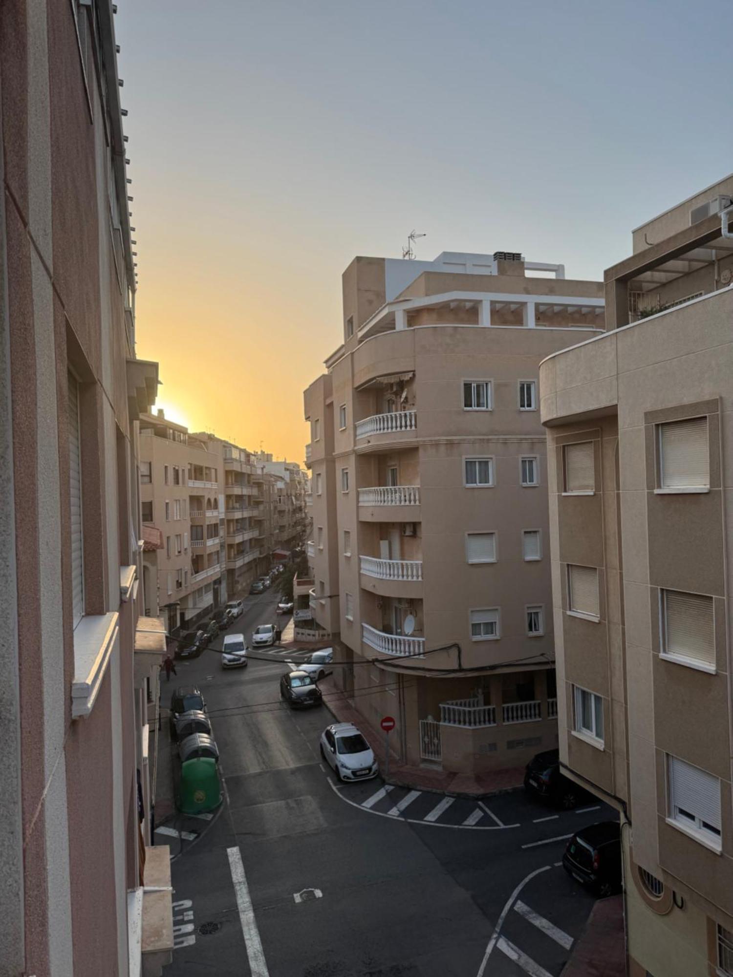 Almuden's Apartment, High-speed Free Wifi, 250m To Beach, The Center Of Torrevieja