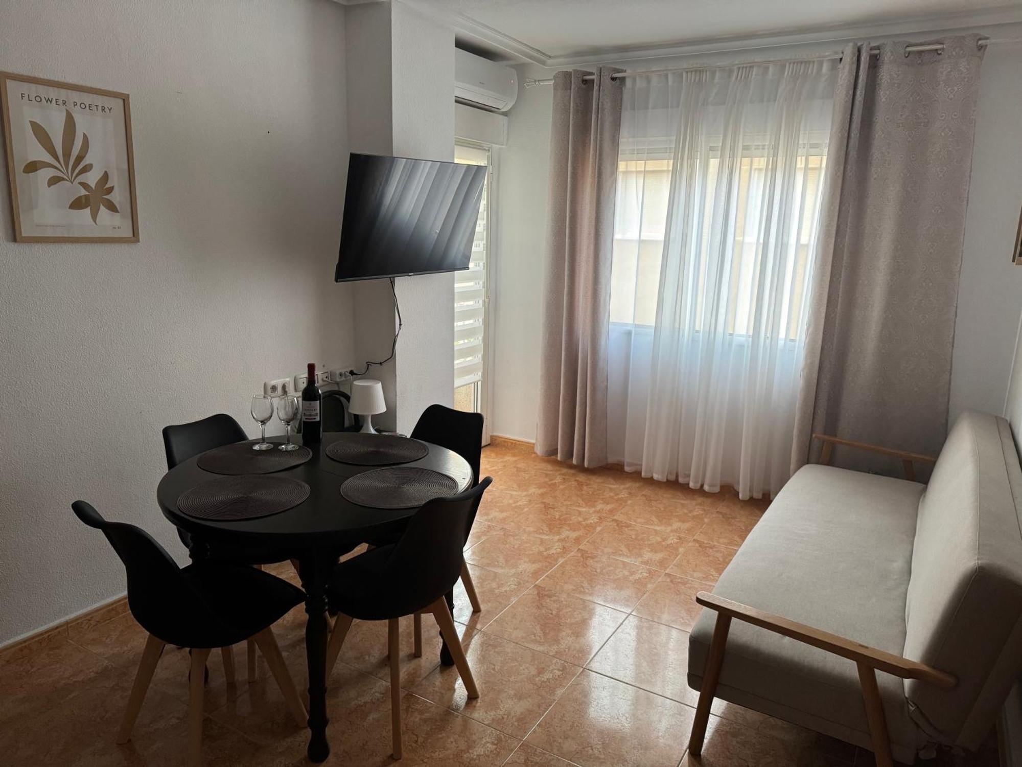 Almuden's Apartment, High-speed Free Wifi, 250m To Beach, The Center Of * Torrevieja