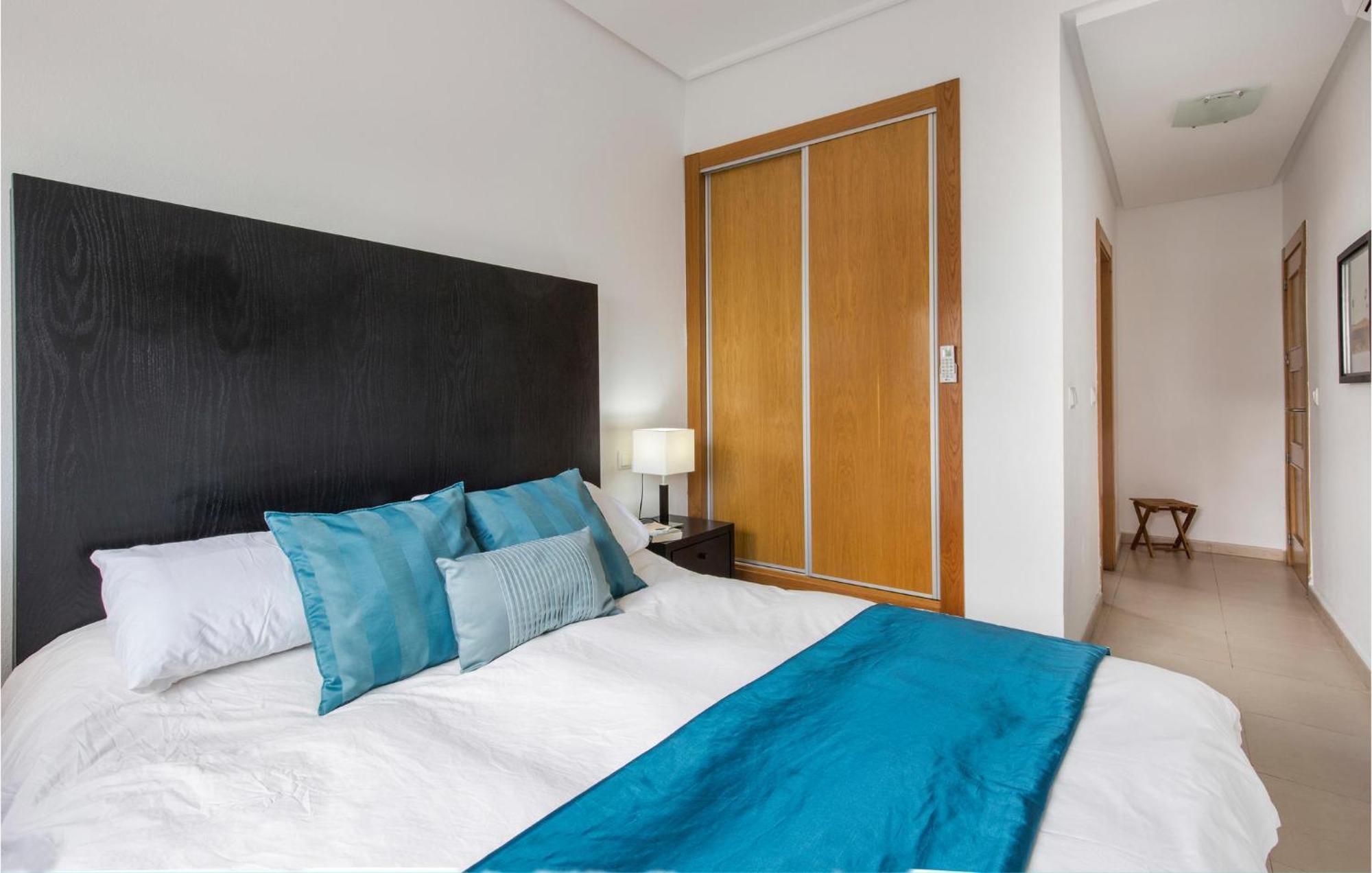 2 Bedroom Lovely In Holiday home Roldan