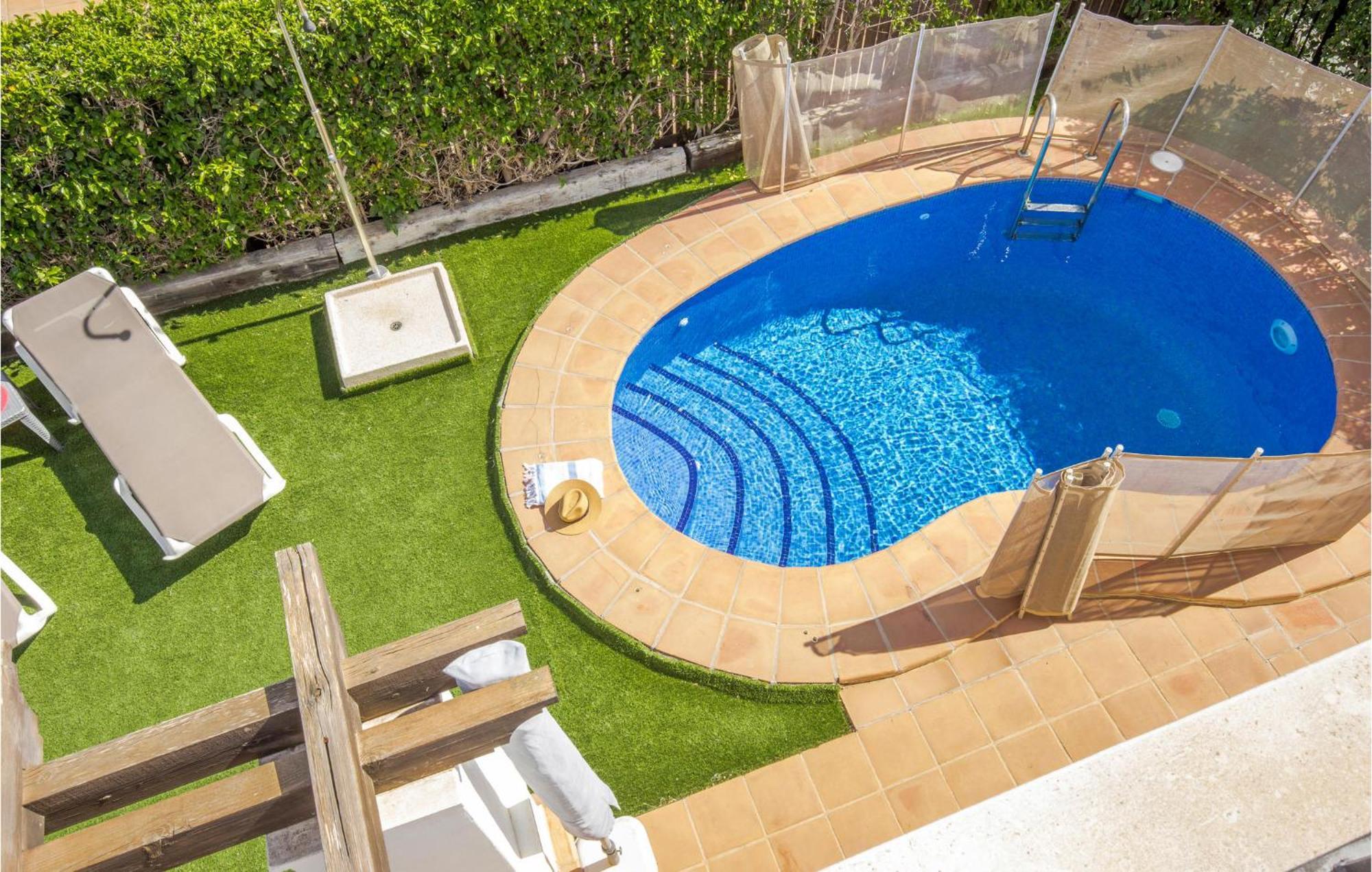 2 Bedroom Lovely In Holiday home Roldan
