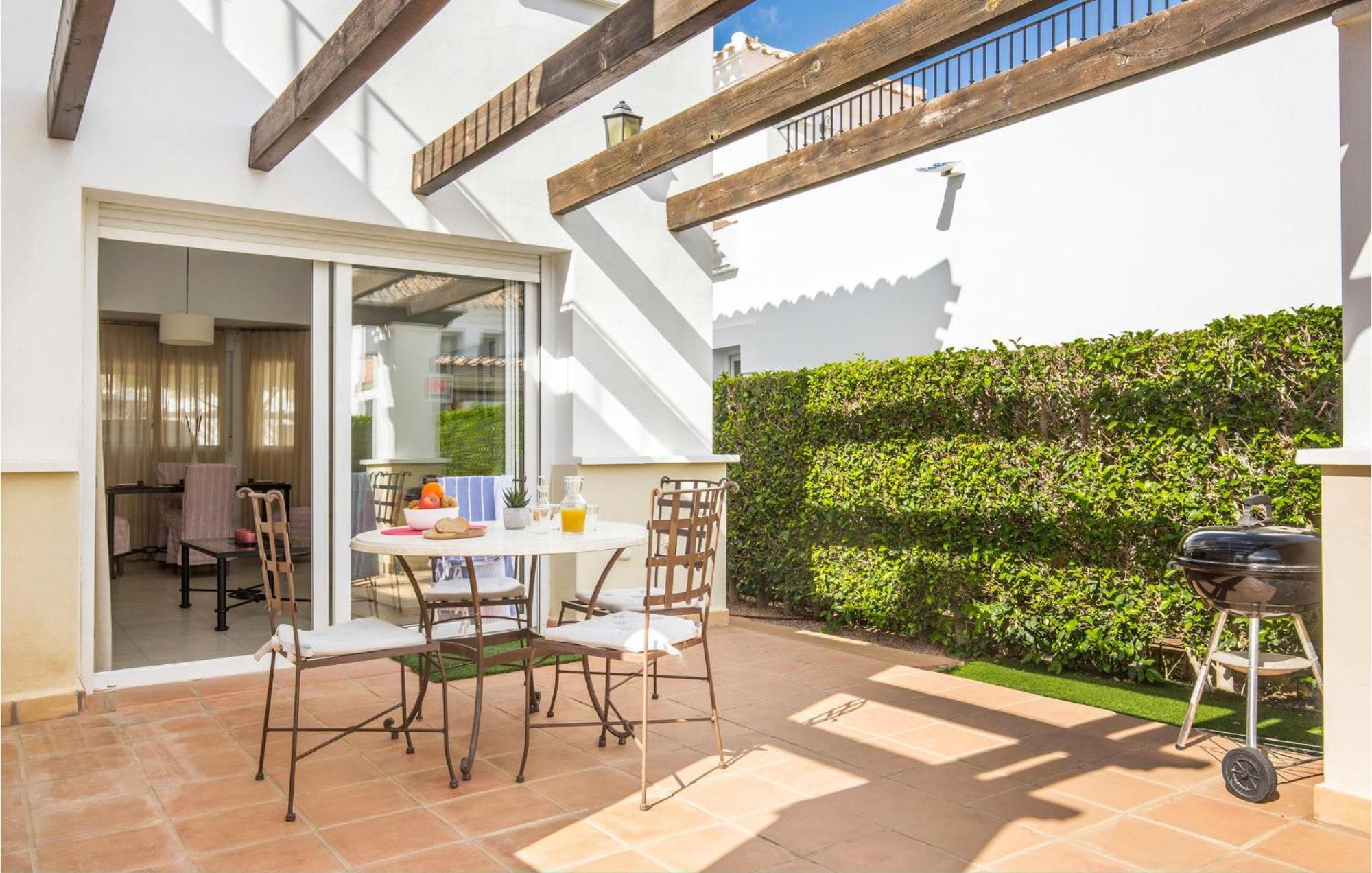 2 Bedroom Lovely In Holiday home Roldan