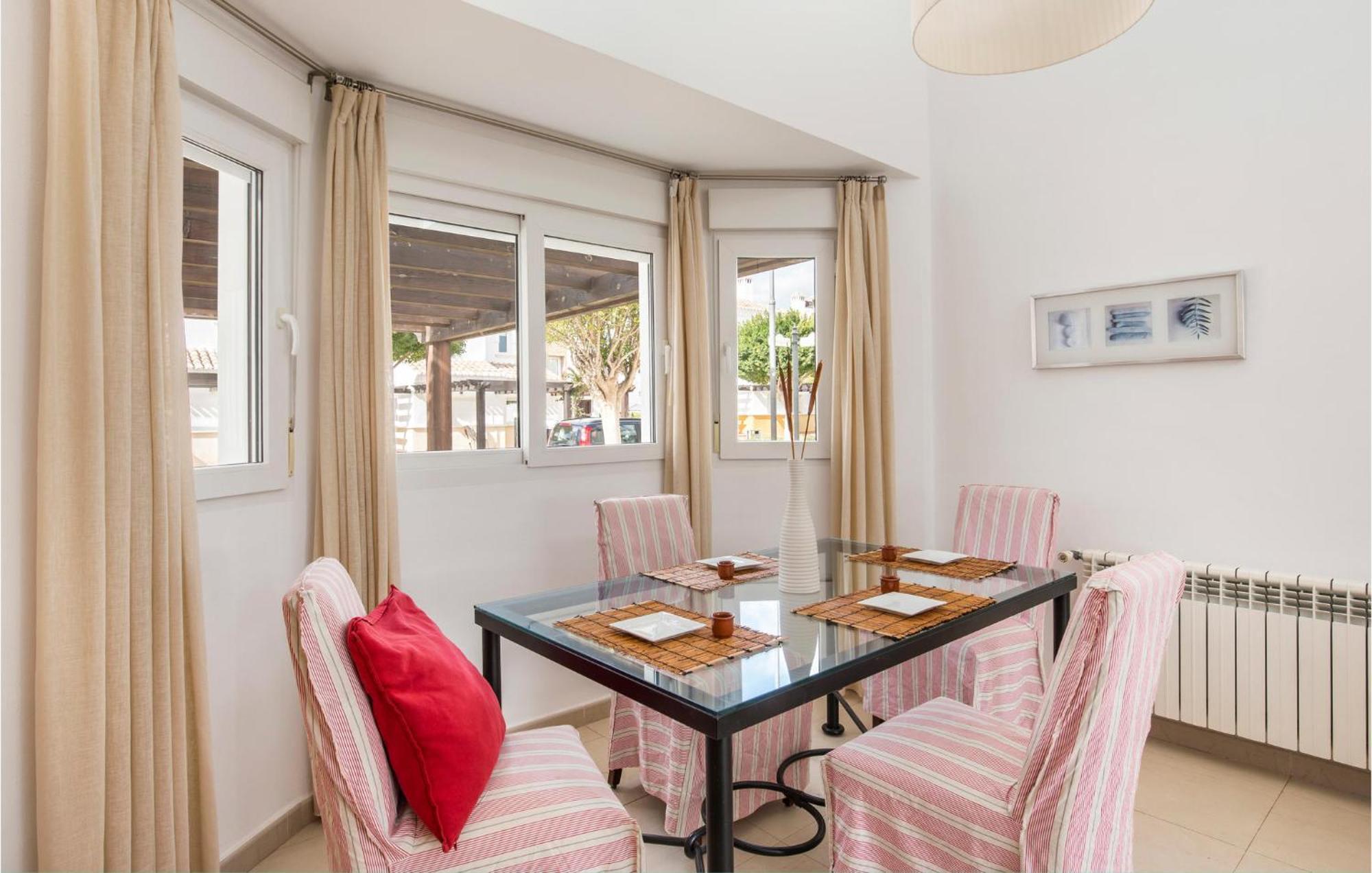 2 Bedroom Lovely In *