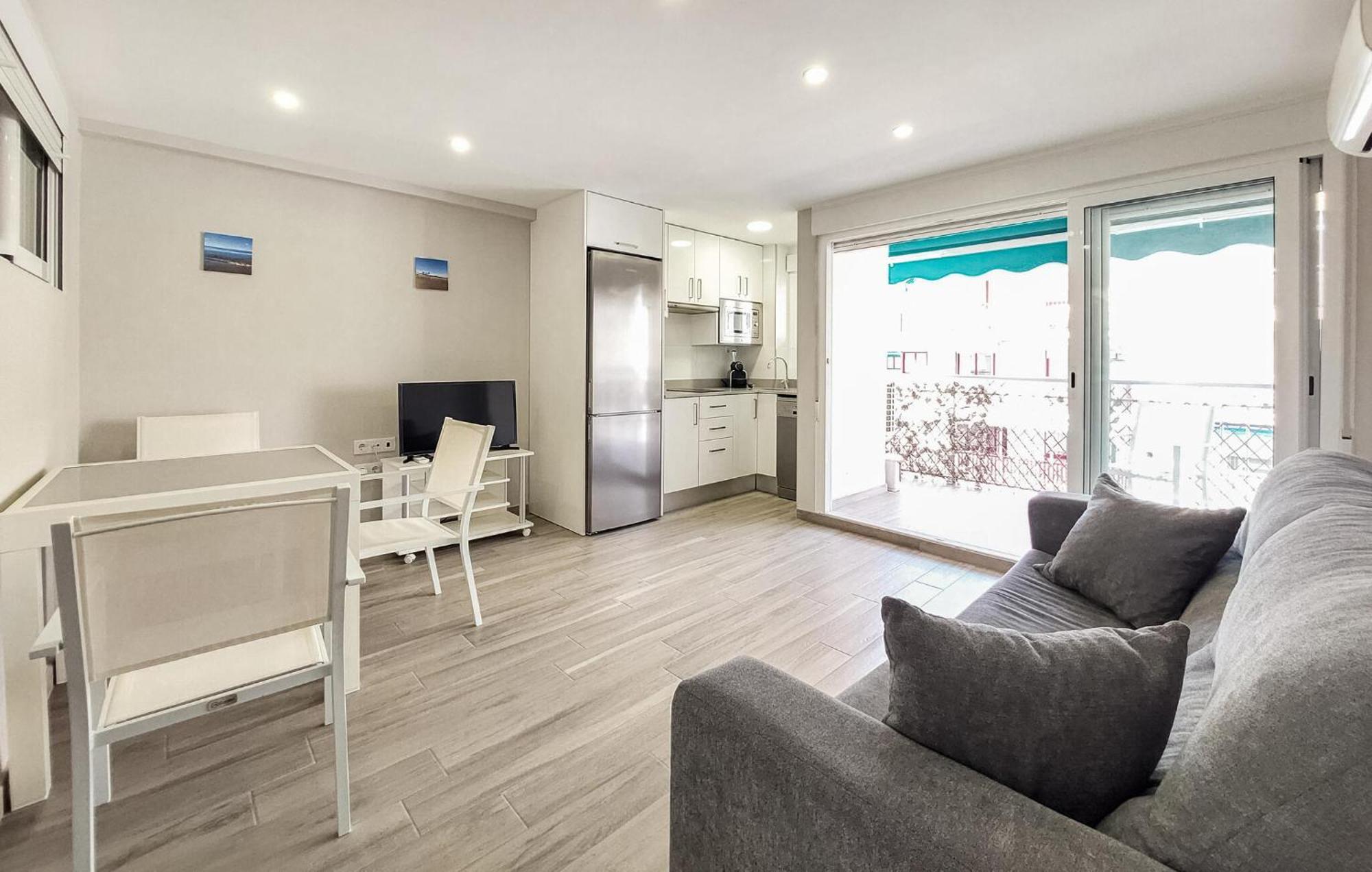 Stunning In With Kitchen Apartment *