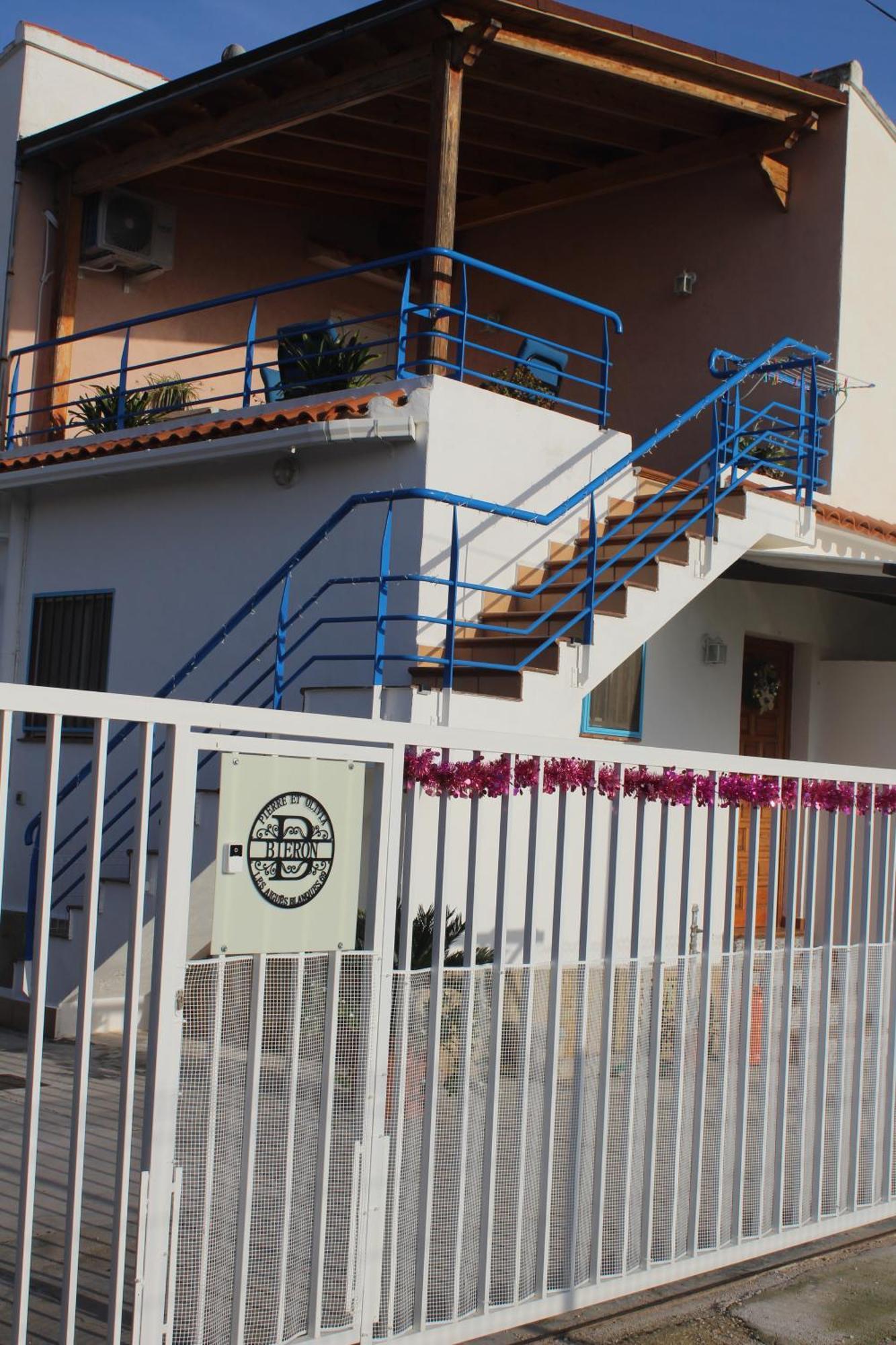 Casa Celidonia , De *