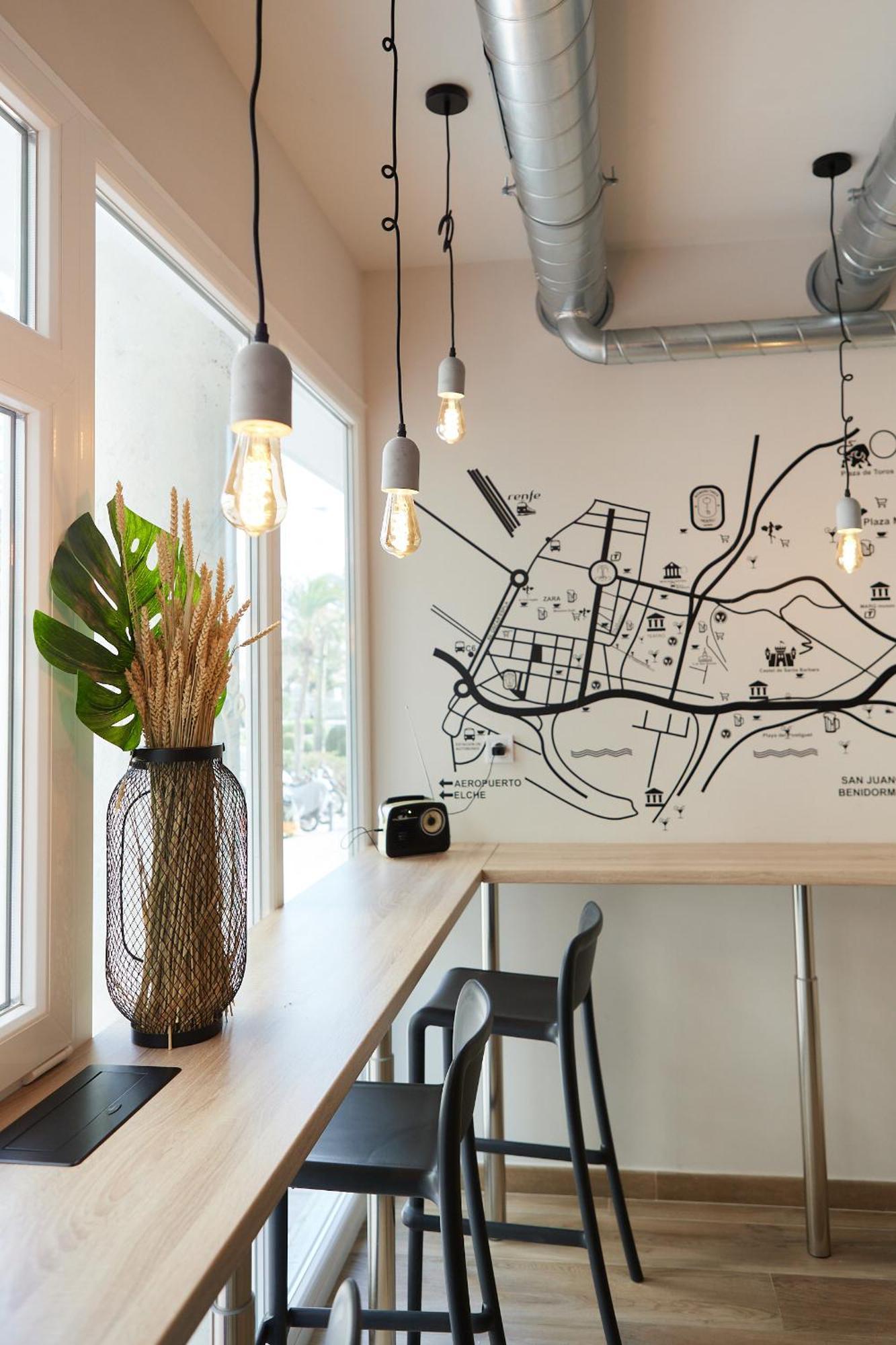 Hostal Dos Estaciones - Free Towels, Coffee & Tea, Remote Check-in Alicante