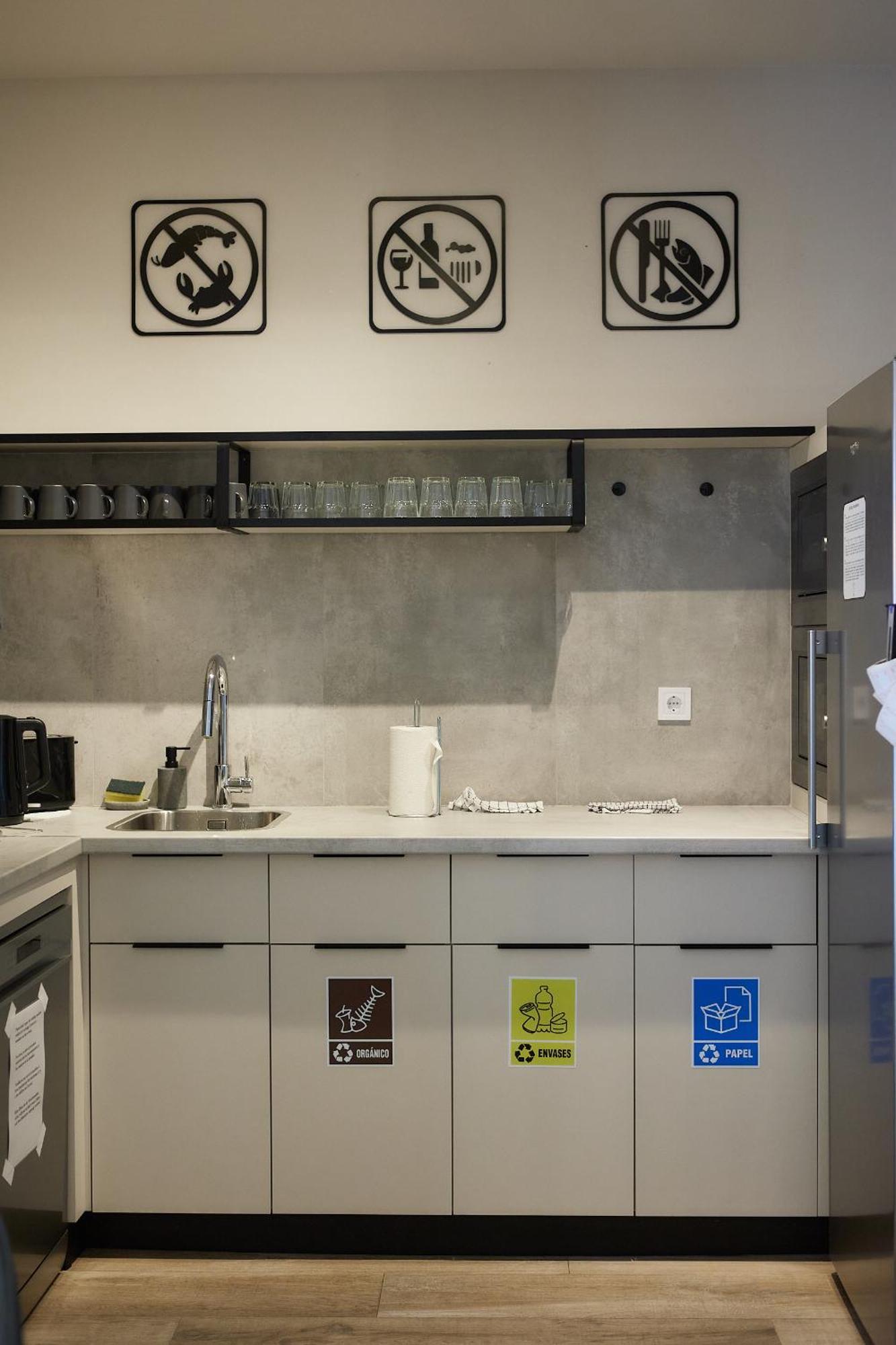 Dos Estaciones - Free Towels, Coffee & Tea, Remote Check-in Hostal Alicante