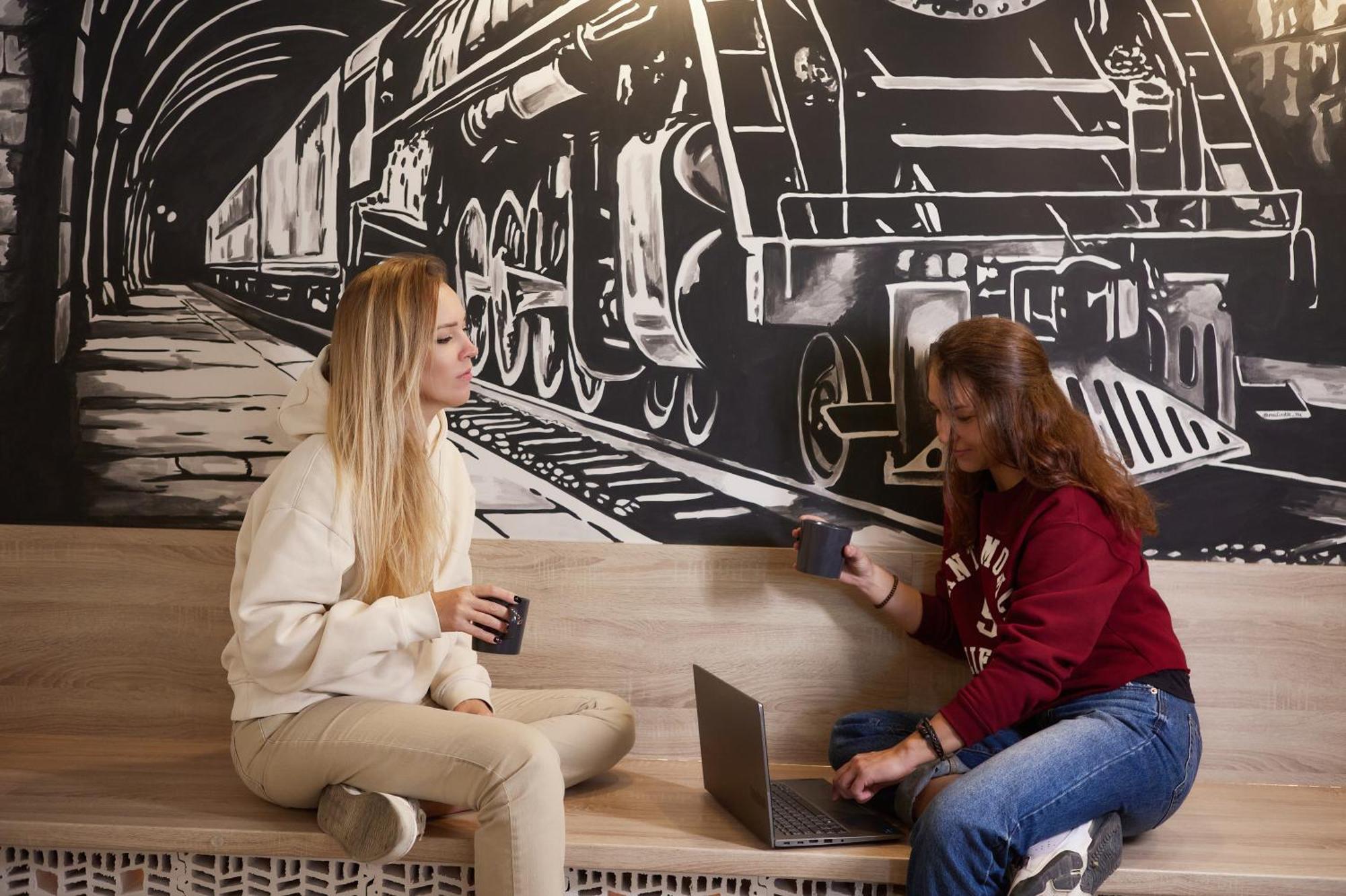 Dos Estaciones - Free Towels, Coffee & Tea, Remote Check-in Hostal