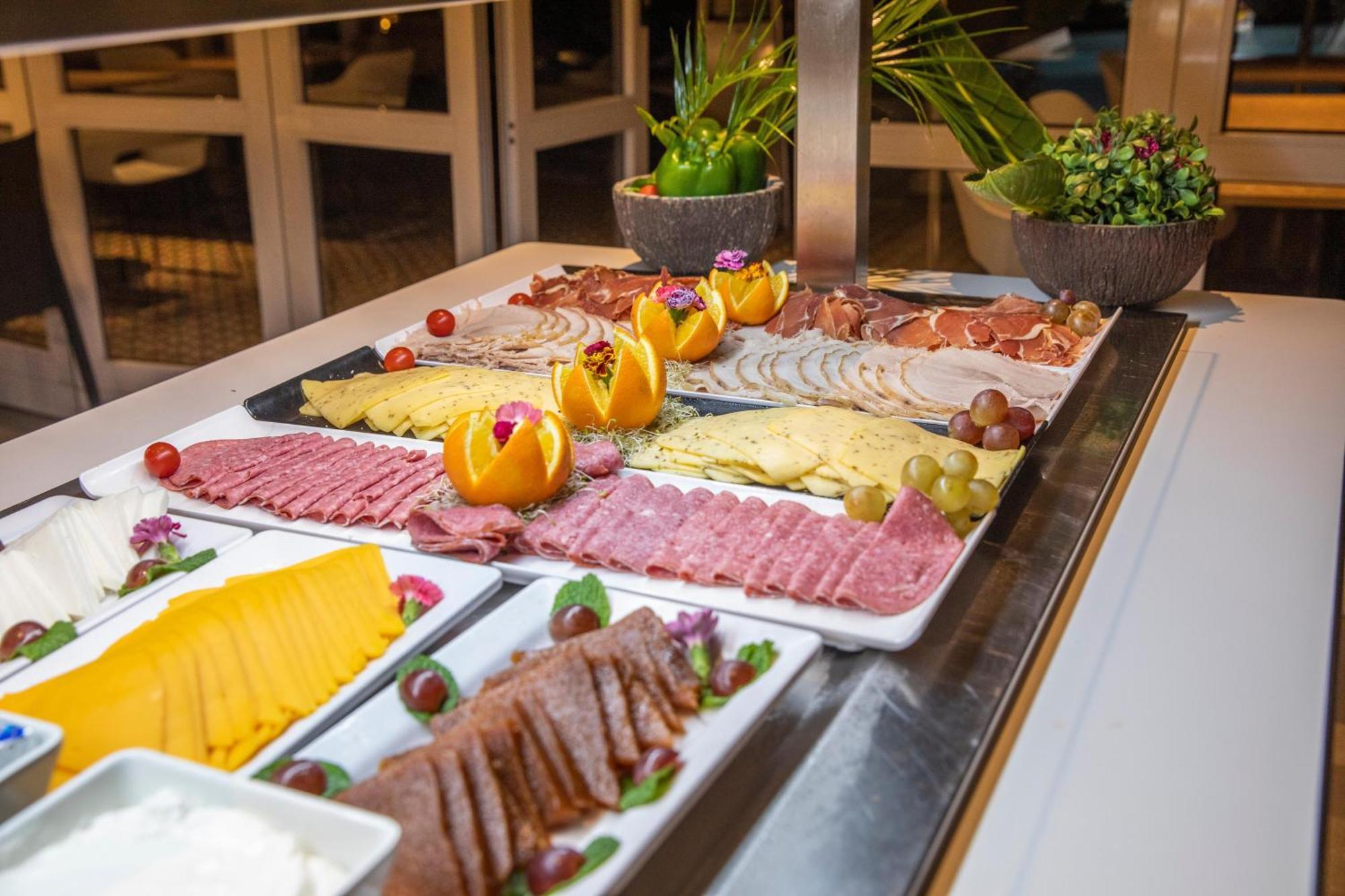 Oasis Lanz Mate Hotel 4*