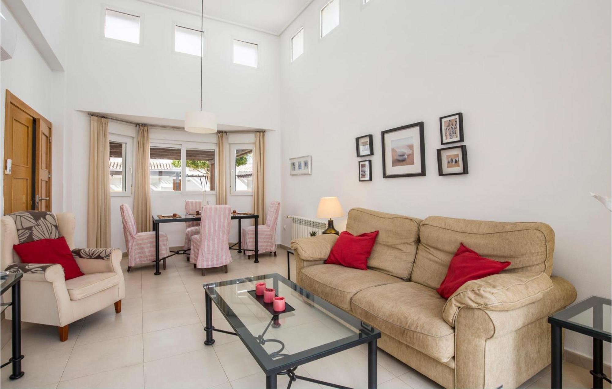 2 Bedroom Lovely In Holiday home