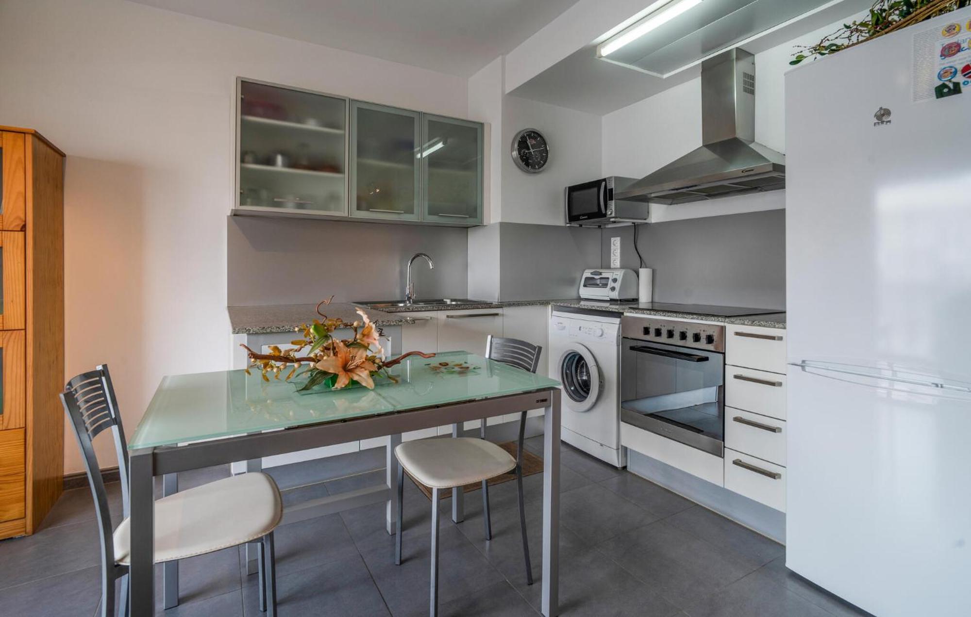 2 Bedroom Cozy In Moncafar Apartamento
