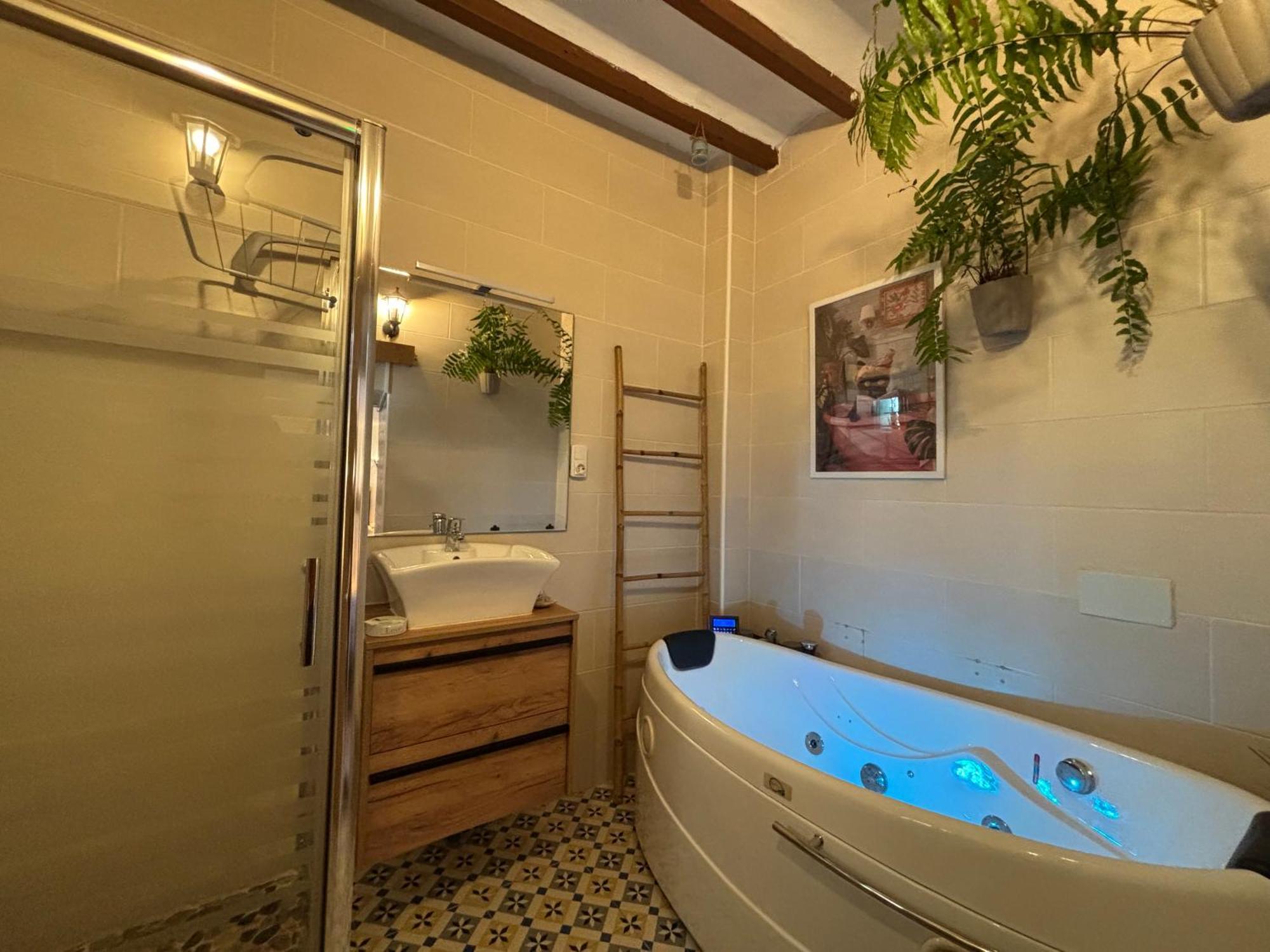 Hotel Paradise 1917 - Adults Only