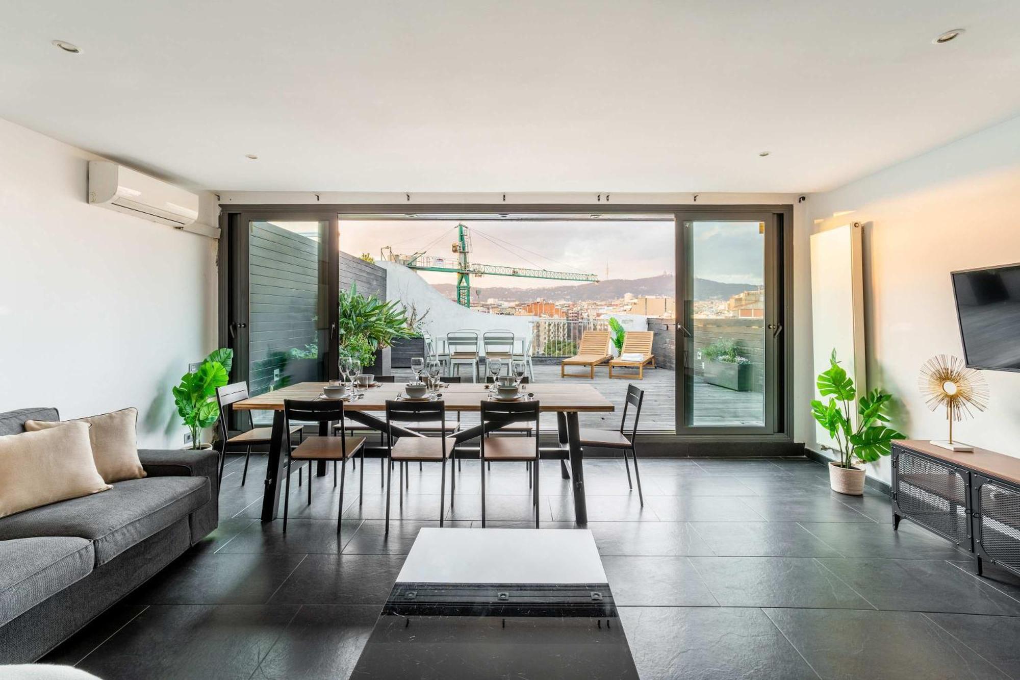 Amazing 3 Bedroom Penthouse In Plaza Espana Apartment *