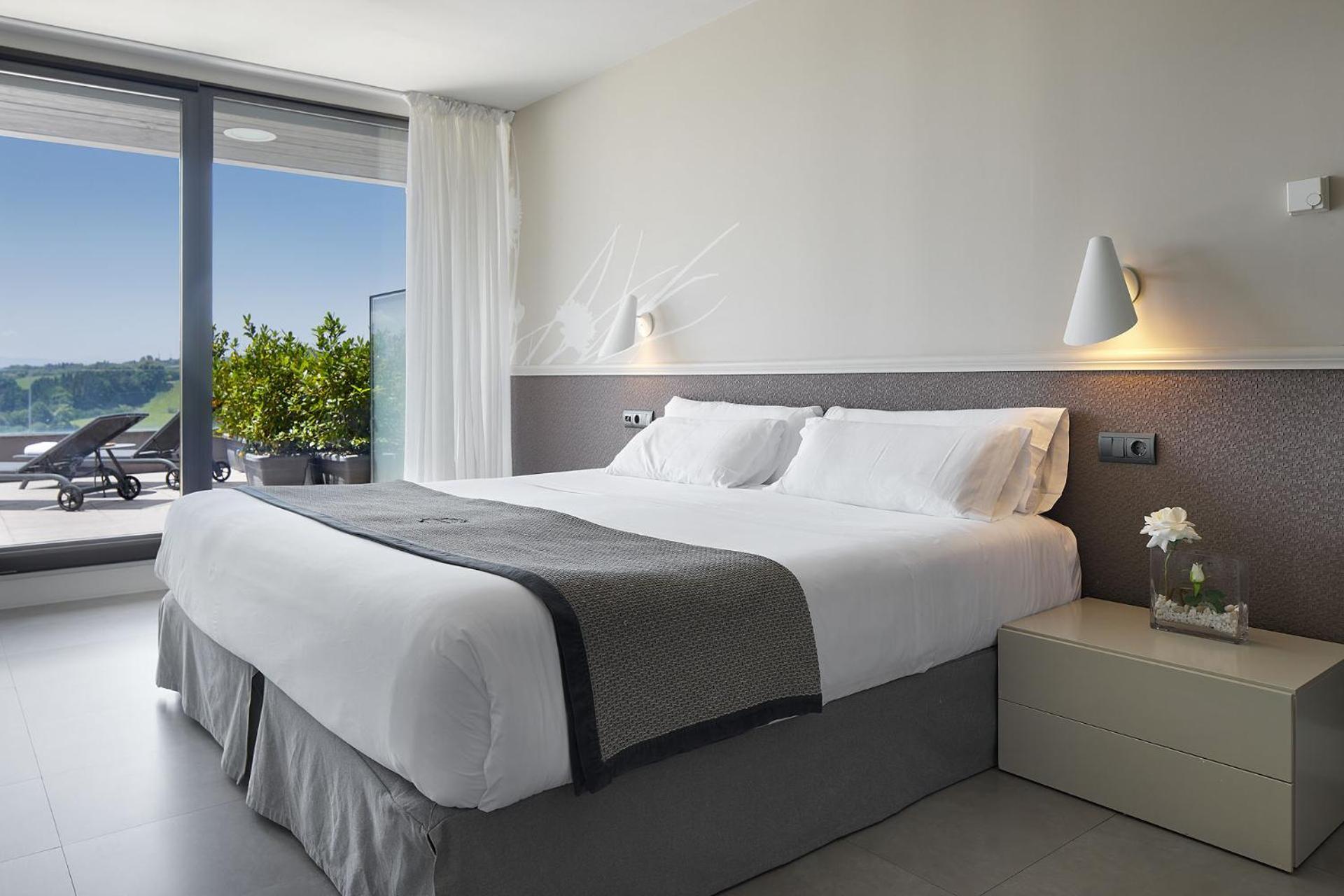 Irenaz Aparthotel