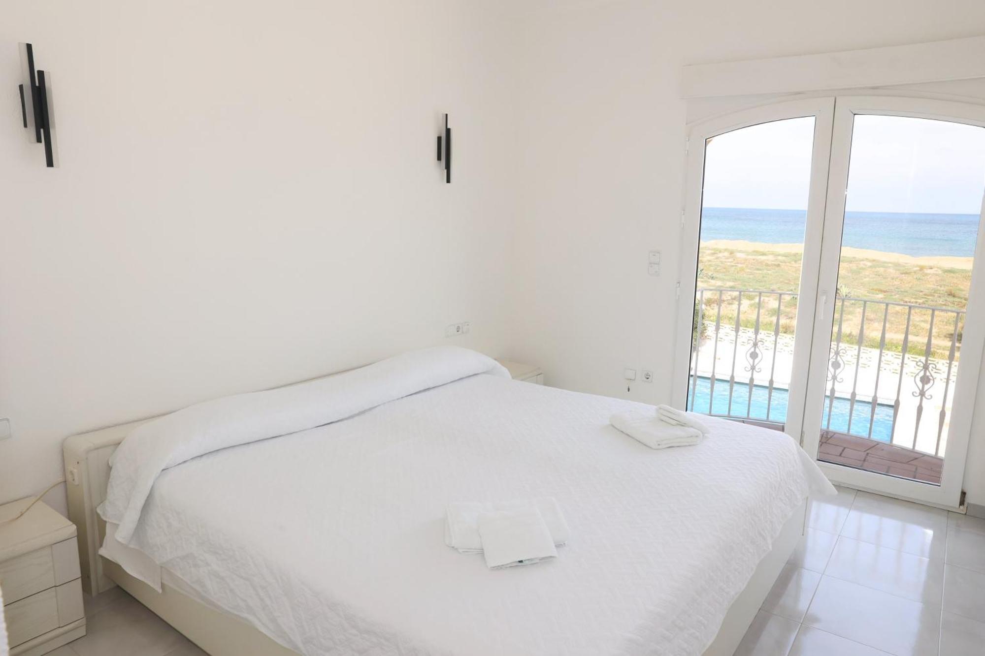 Сasa de vacaciones En La Playa Con Piscina Privada - Holavivienda Inmobiliaria