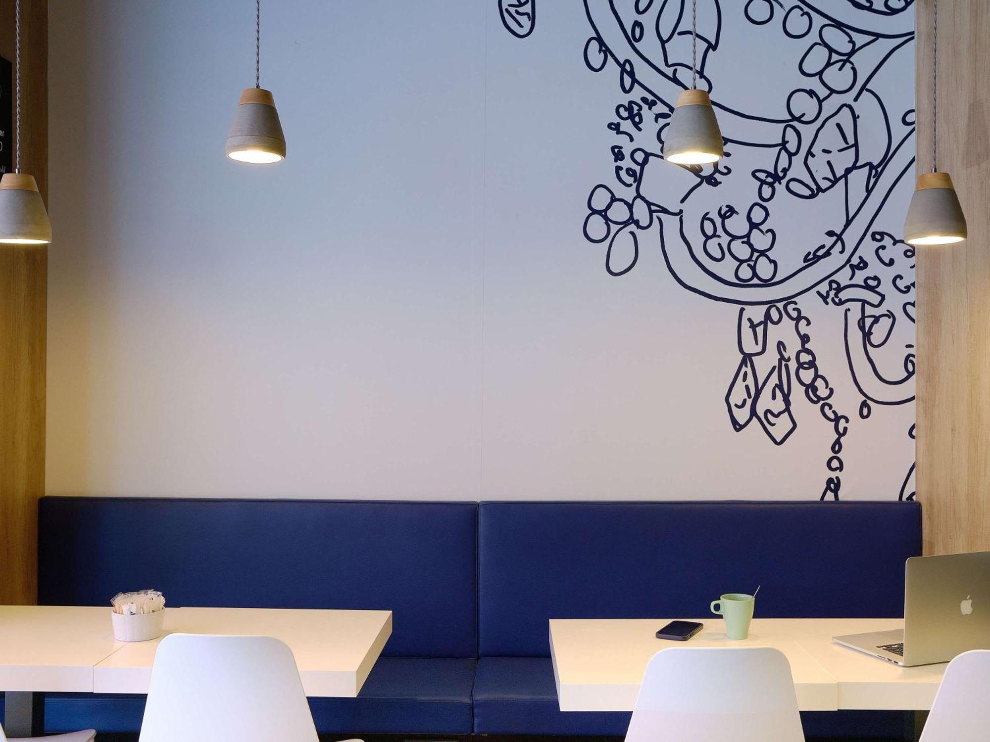 Ibis Budget Hotel *