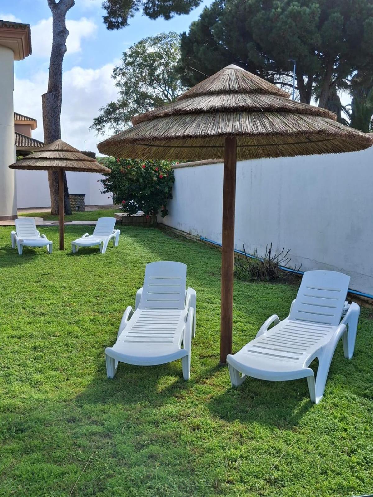 Moderno Y Amplio Chalet, Con Piscina Privada