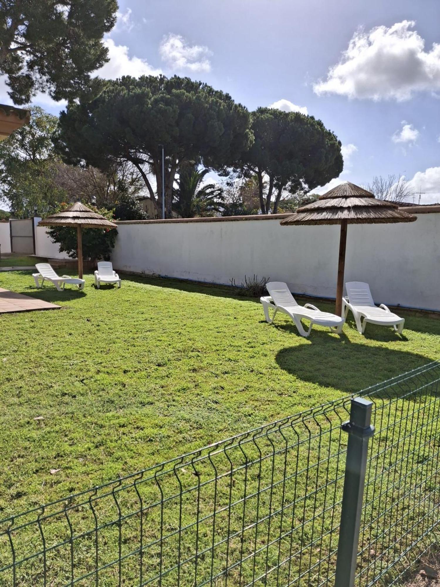 Moderno Y Amplio Chalet, Con Piscina Privada *