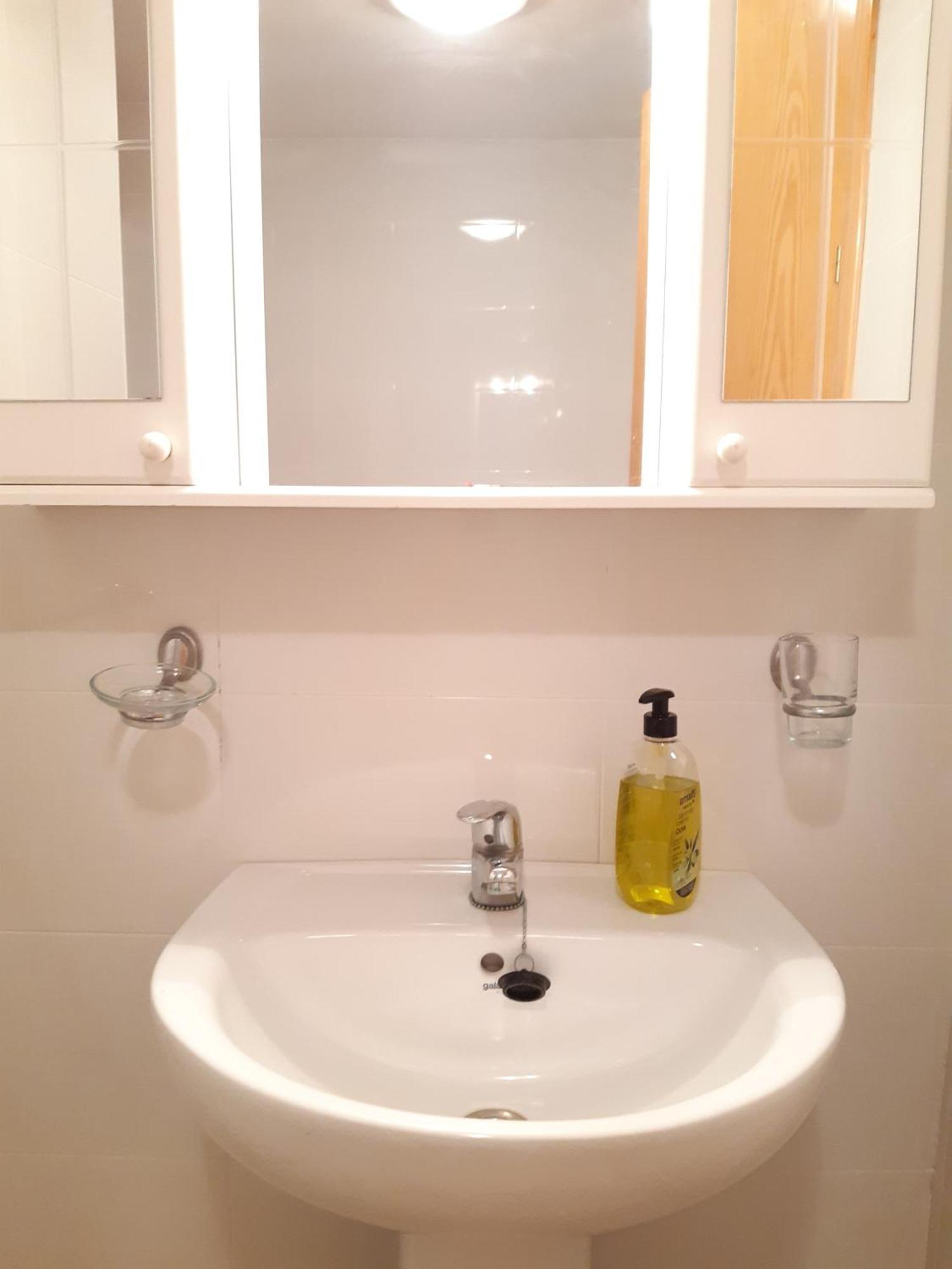 Amplio Piso De 3 Con Balcon Y Aparcamiento - Alborania *