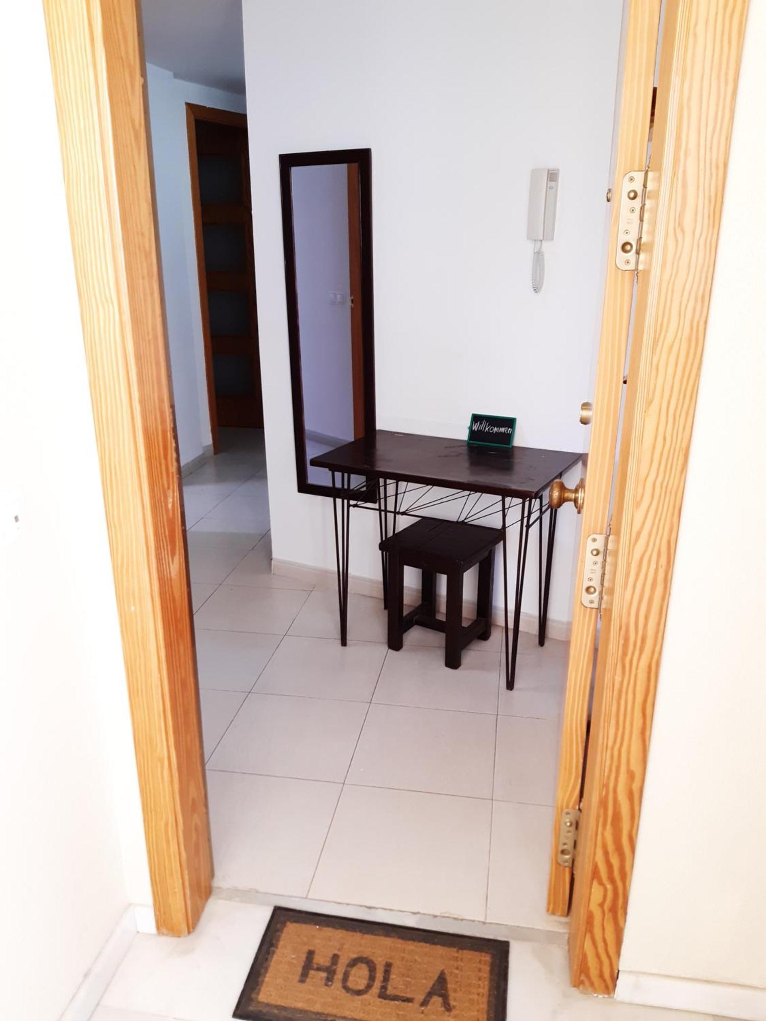 Amplio Piso De 3 Con Balcon Y Aparcamiento - Alborania * Viator
