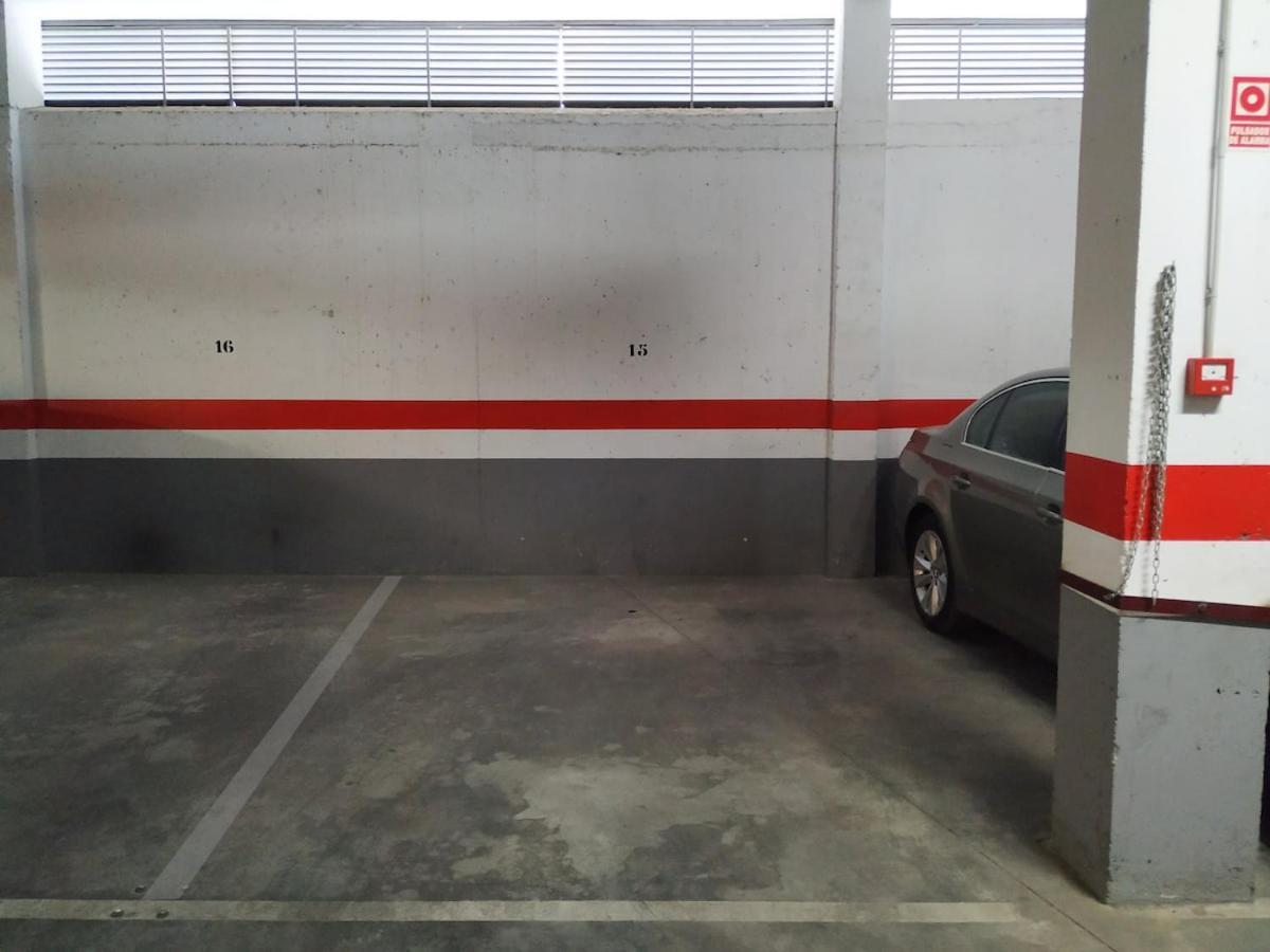 Amplio Piso De 3 Con Balcon Y Aparcamiento - Alborania