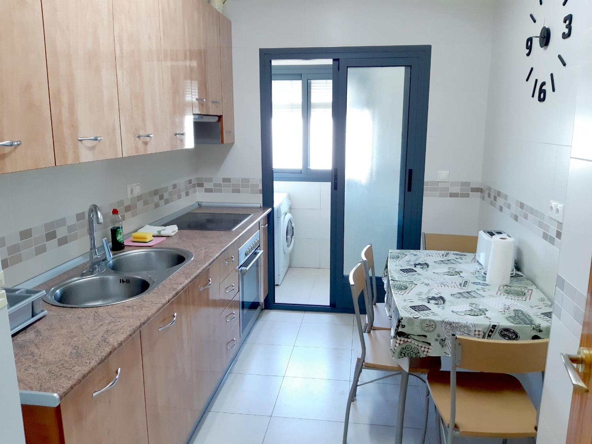 Amplio Piso De 3 Con Balcon Y Aparcamiento - Alborania Apartamento *