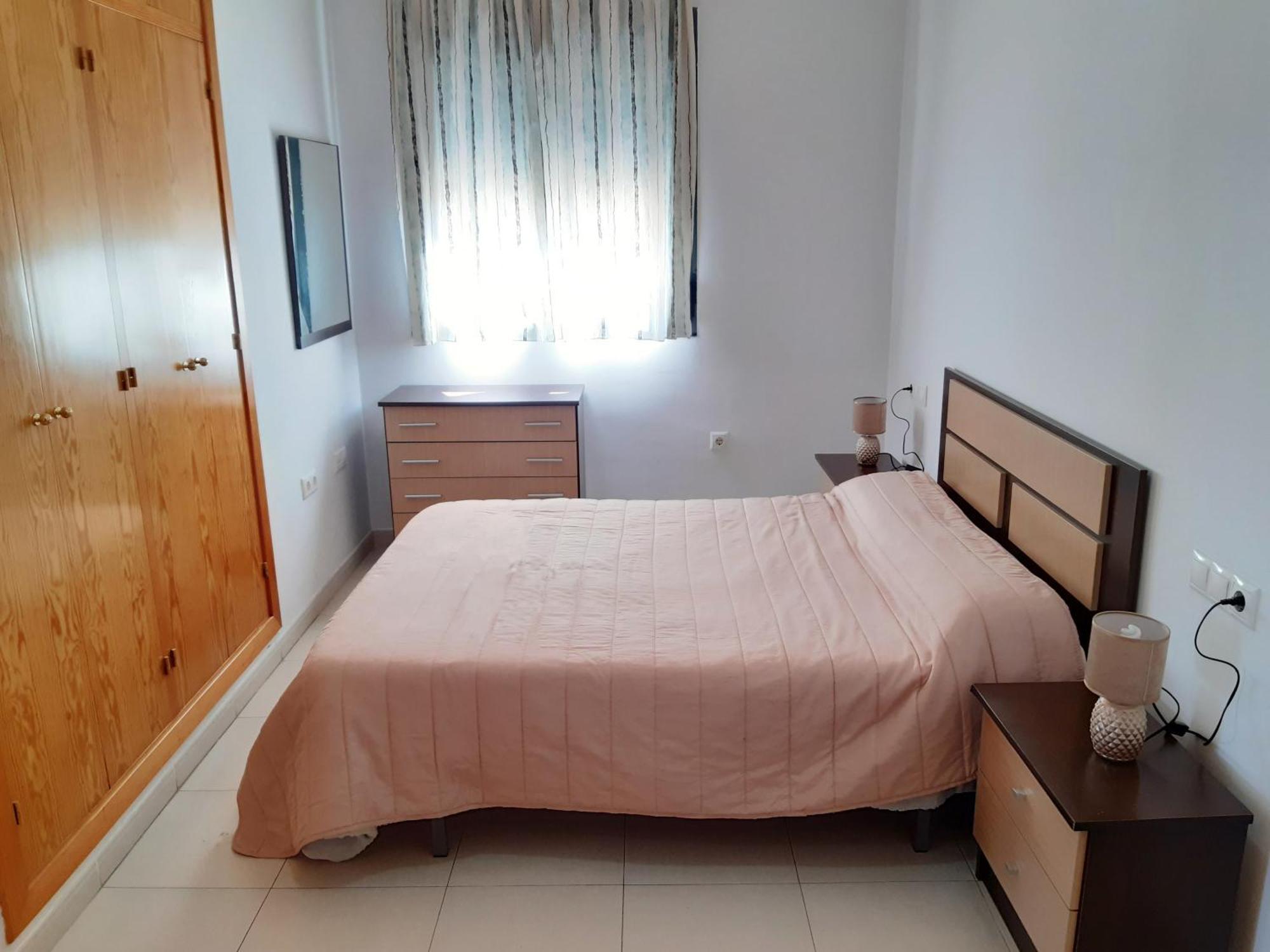 Amplio Piso De 3 Con Balcon Y Aparcamiento - Alborania *
