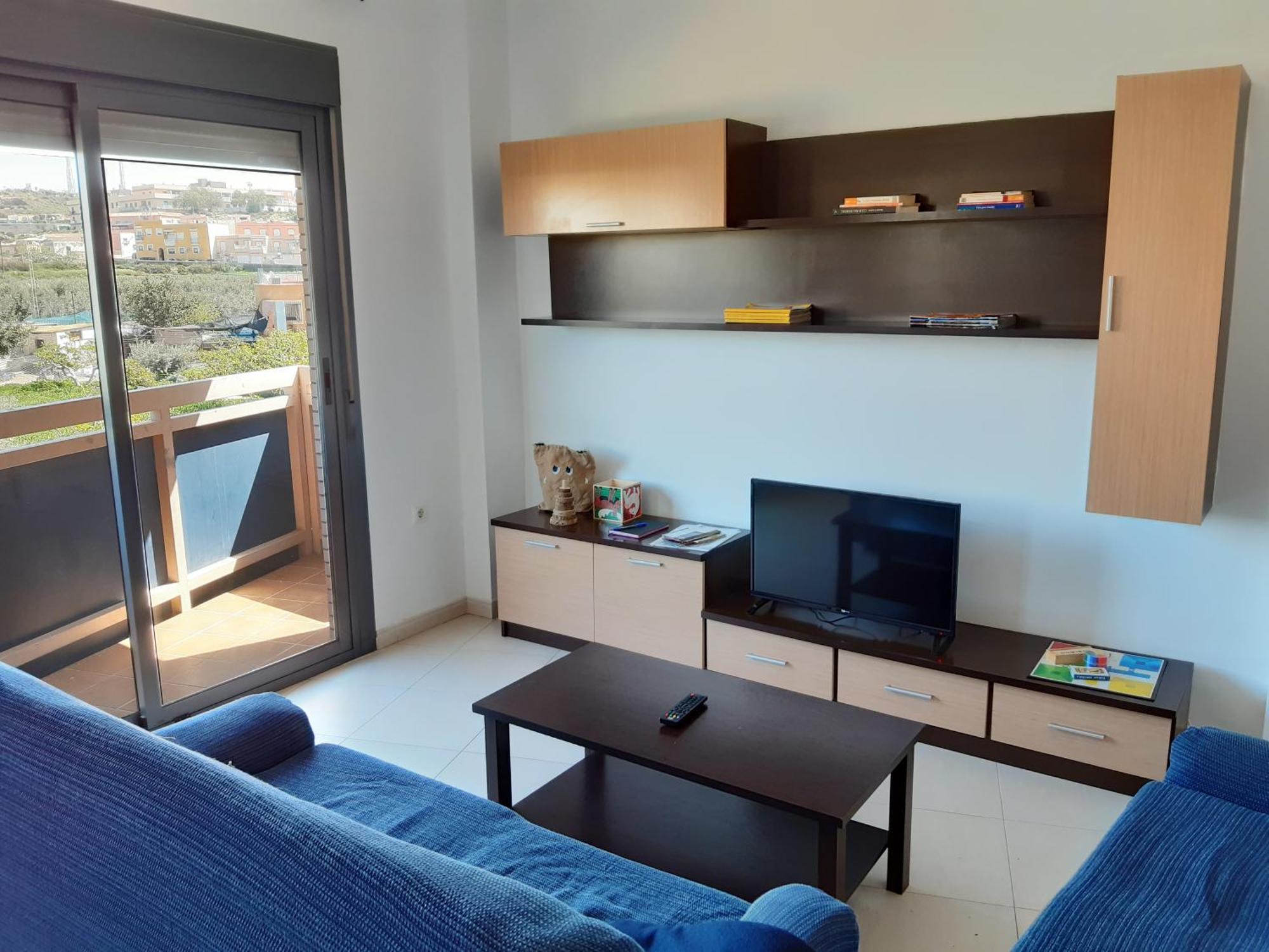 Apartamento Amplio Piso De 3 Con Balcon Y Aparcamiento - Alborania