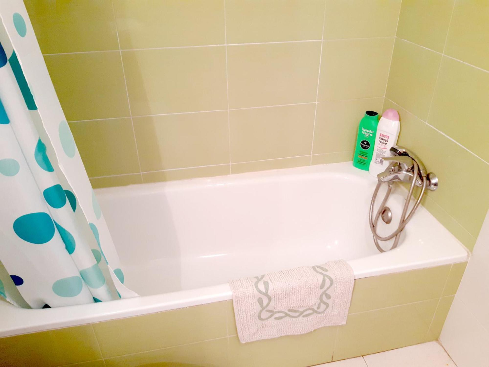 Apartamento Amplio Piso De 3 Con Balcon Y Aparcamiento - Alborania *
