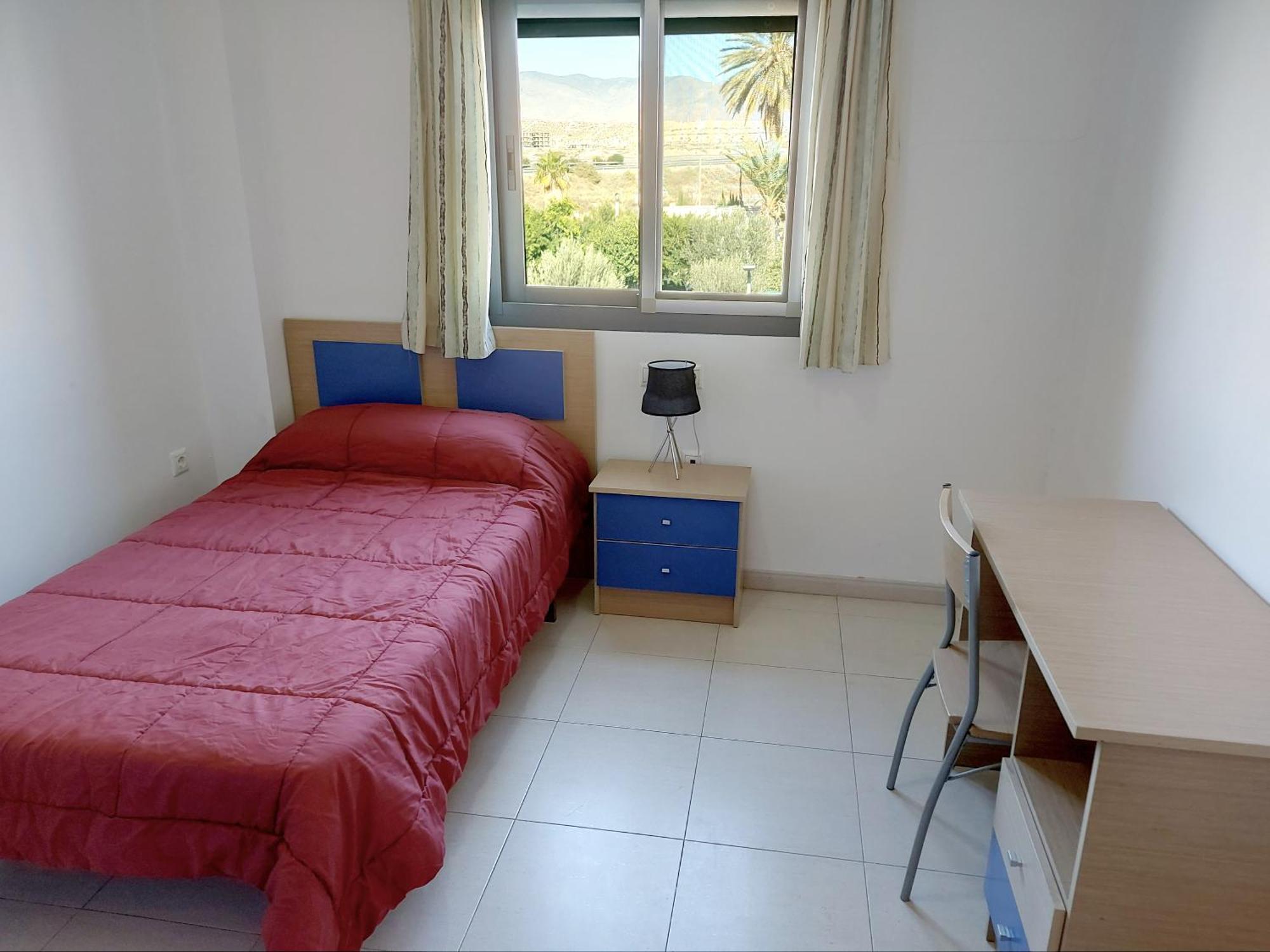 Apartamento Amplio Piso De 3 Con Balcon Y Aparcamiento - Alborania Viator