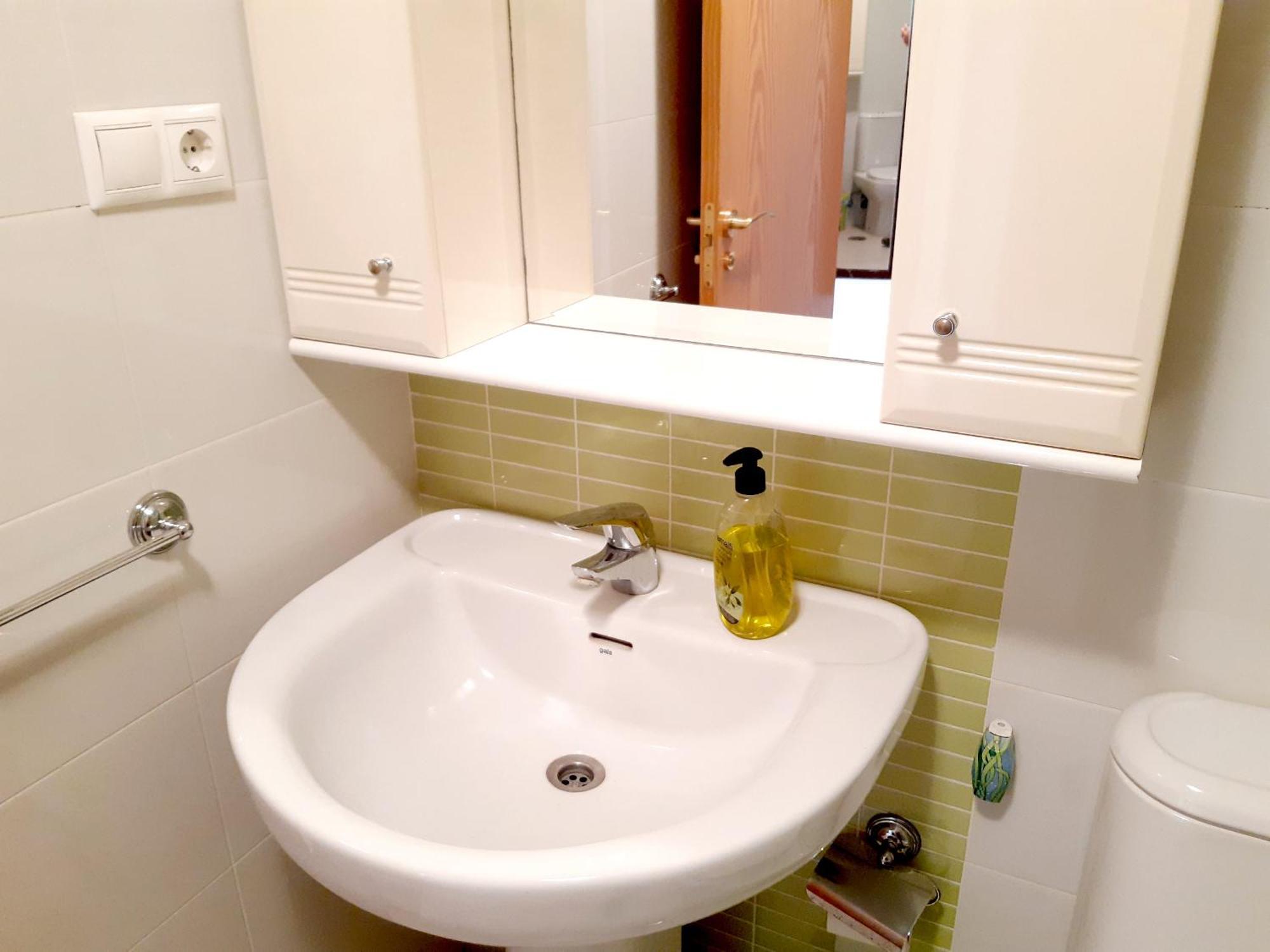 Amplio Piso De 3 Con Balcon Y Aparcamiento - Alborania *