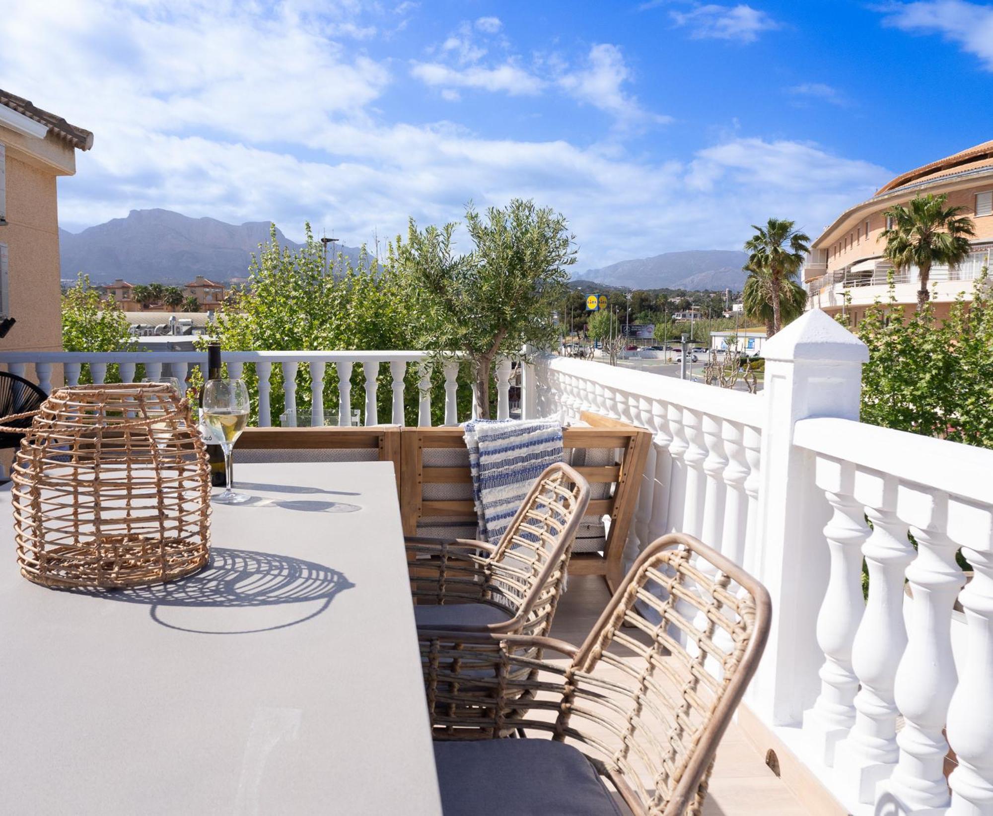 Apartment Casa Naru Albir, Duplex Met Ruim Terras En Buitenkeuken *