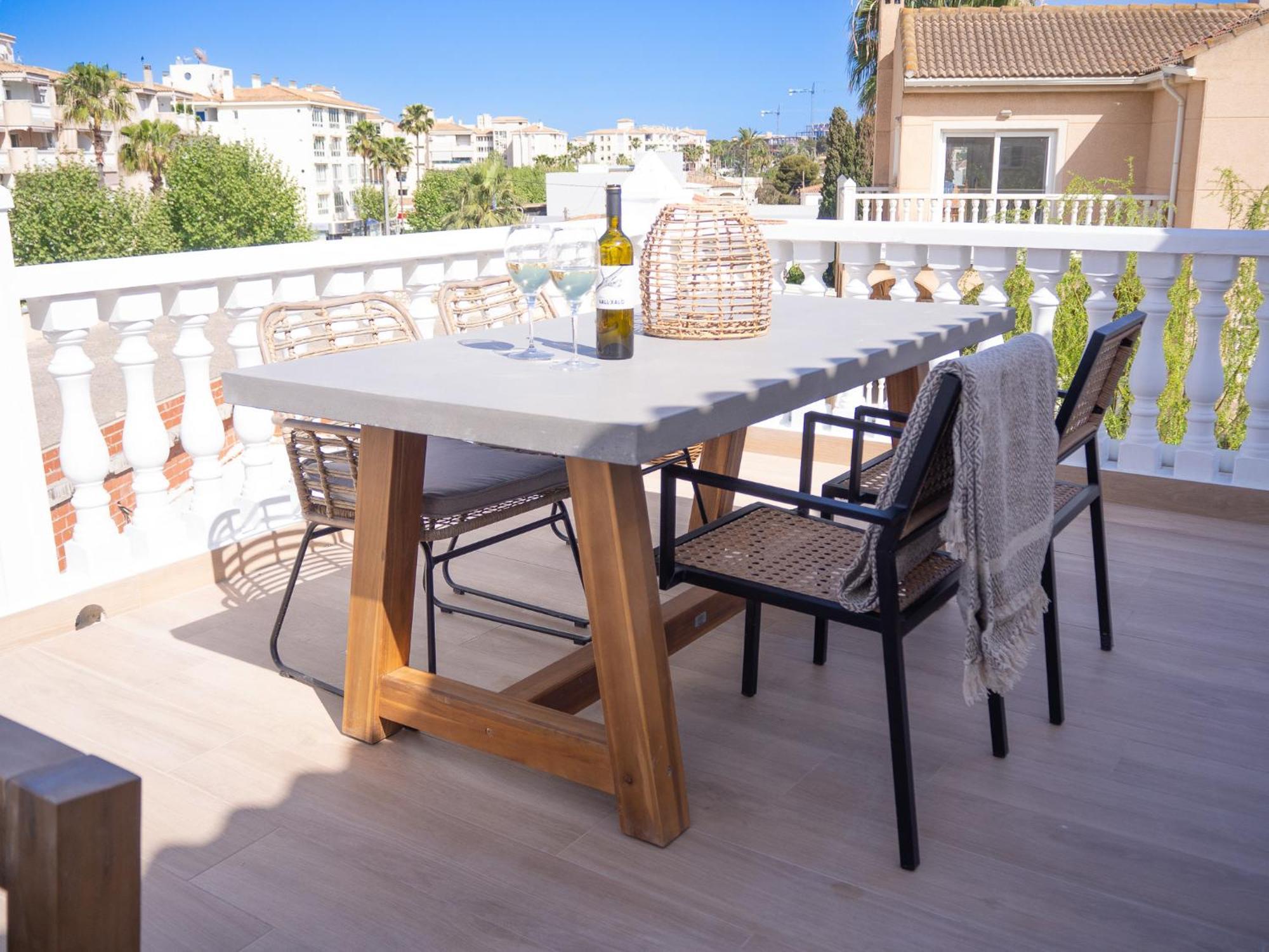 Apartment Casa Naru Albir, Duplex Met Ruim Terras En Buitenkeuken