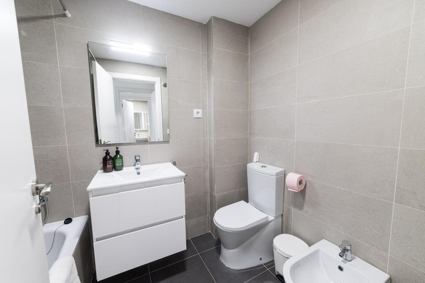 Apto. Con Piscinas Y Gym A 800 Metros De Playa Apartamento *