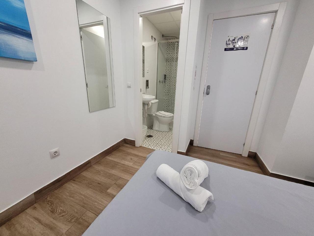 Ayz Elcano - Auto Check-in Guest house Malaga