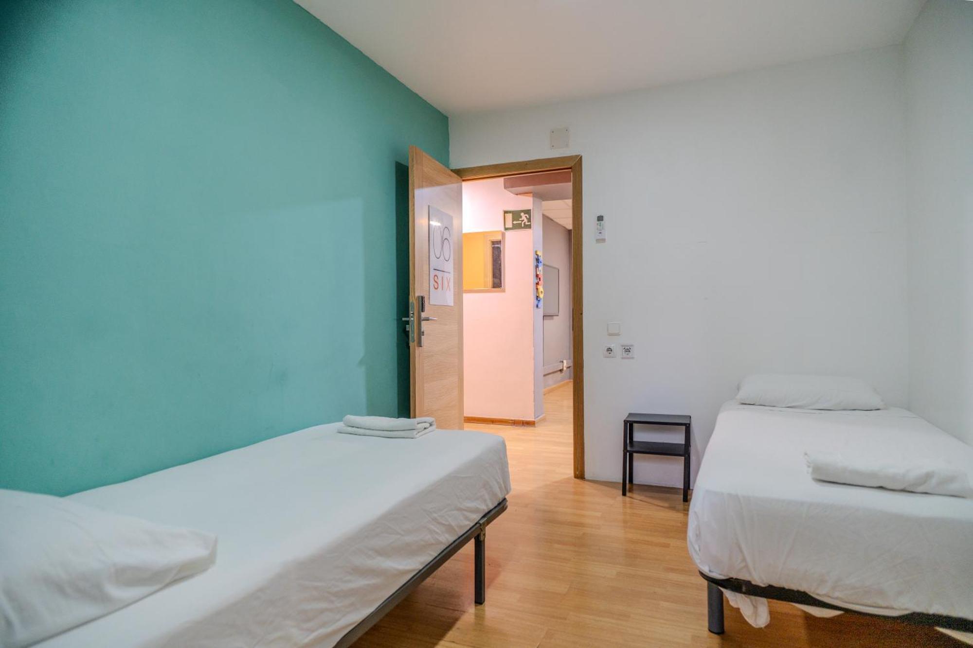 Holidaysbcn Hostel