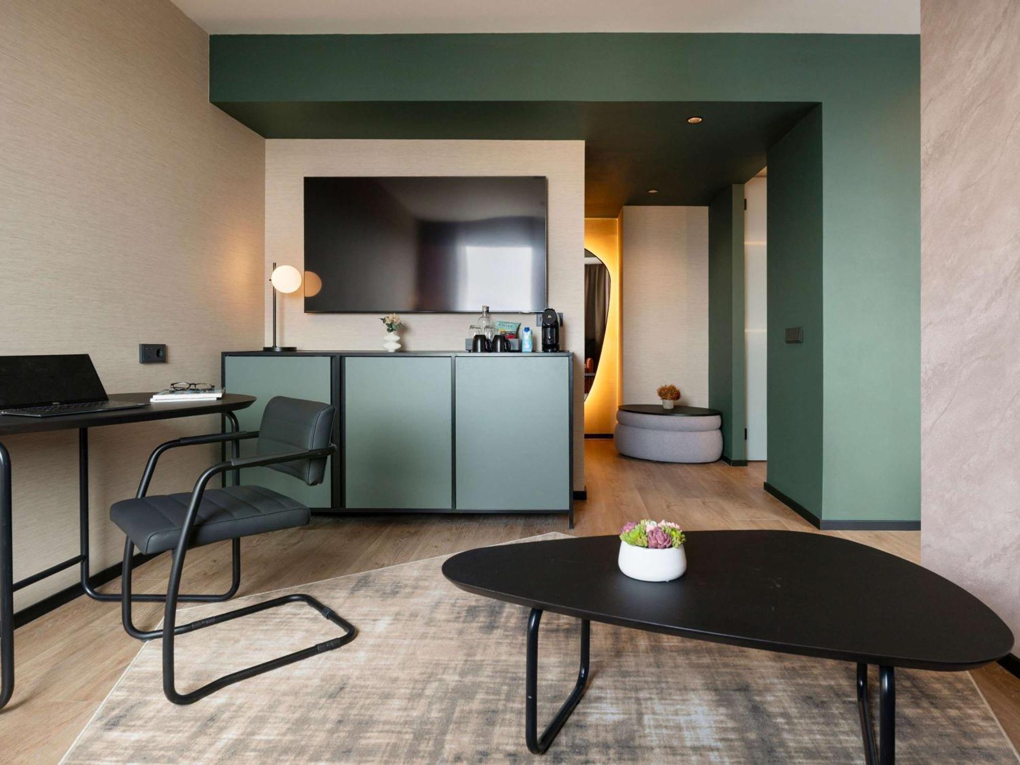 Expo Hotel 4*