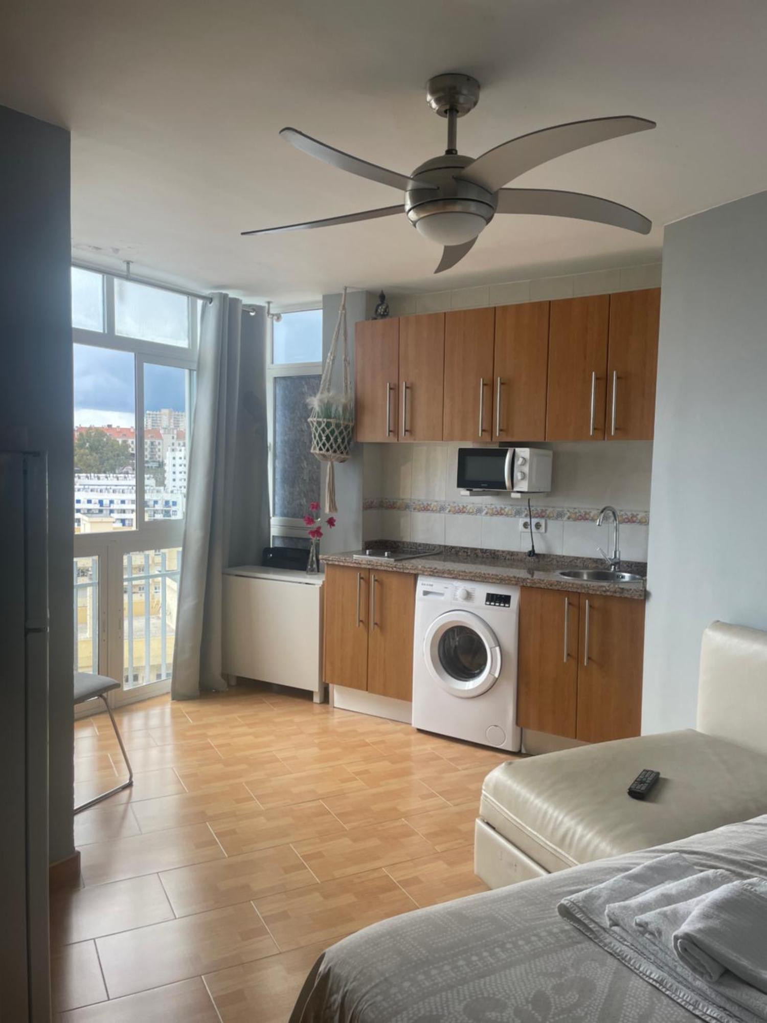 ,apartamento-estudio Primera Linea De Playa Bed & Breakfast Benalmadena