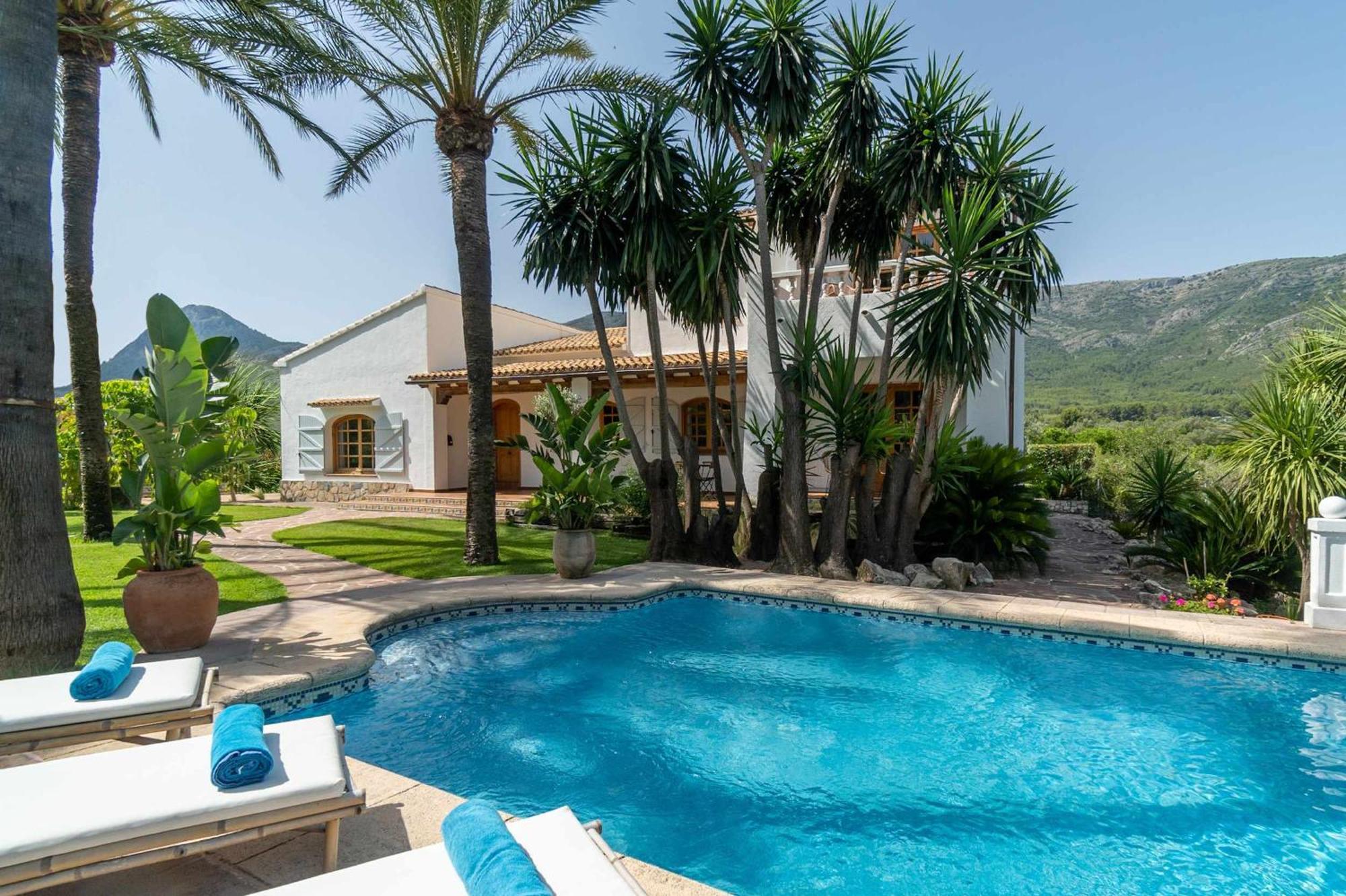 Enri Y Casita Con Piscina Y Jacuzzi